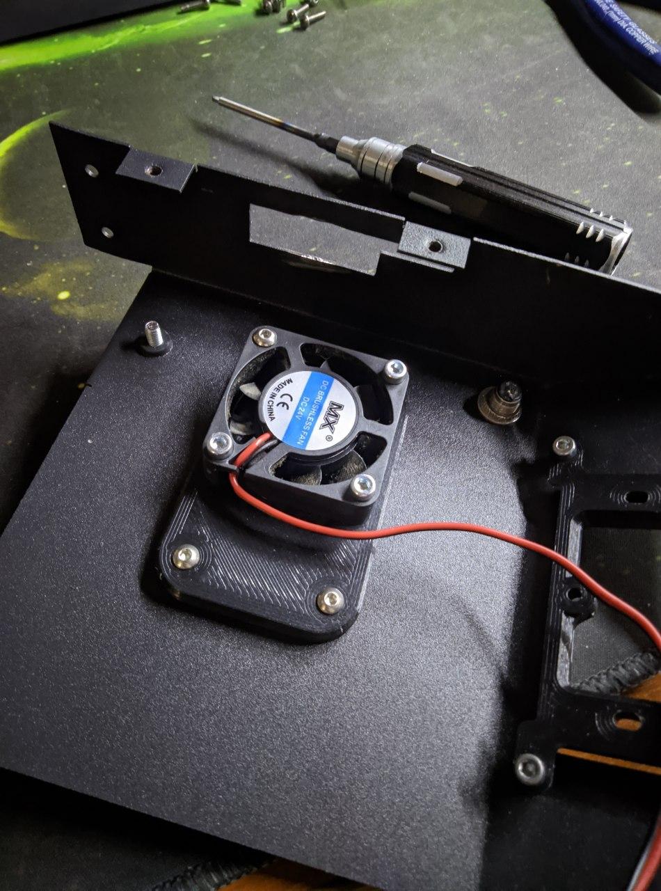 Soğutma fanı MKS için adaptör Robin Nano V.2.0 Yazıcı Kingroon KP3 için (Plastik Aparattır!!!) Soğutma fanı MKS için adaptör Robin Nano V.2.0 Yazıcı Kingroon KP3 için (Plastik Aparattır!!!)