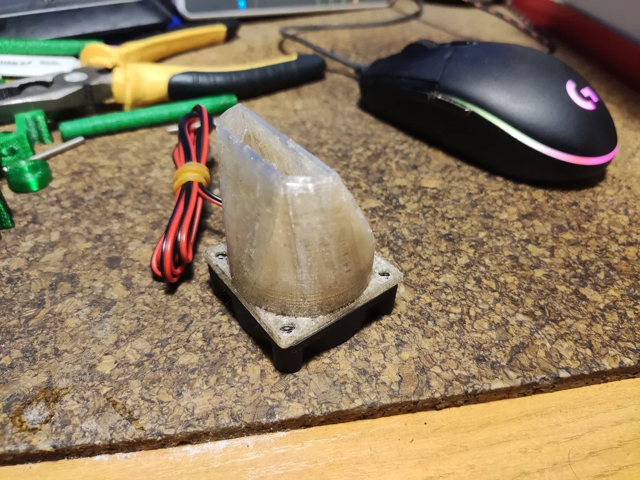 40 mm'lik bir fan üzerinde PET şişelerinden filament filament. (Plastik Aparattır!!!)