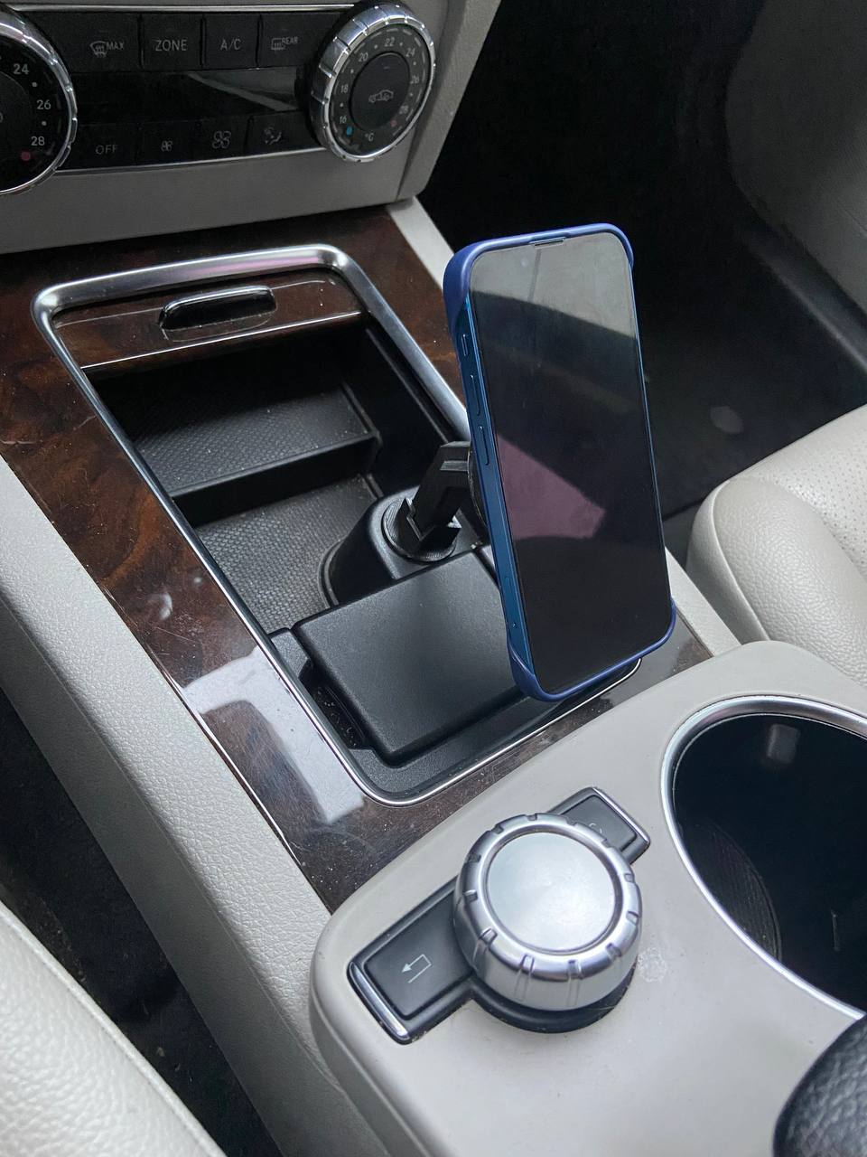 İPhone 13 Mini Mercedes Glk Tutucu (Plastik Aparattır!!!)