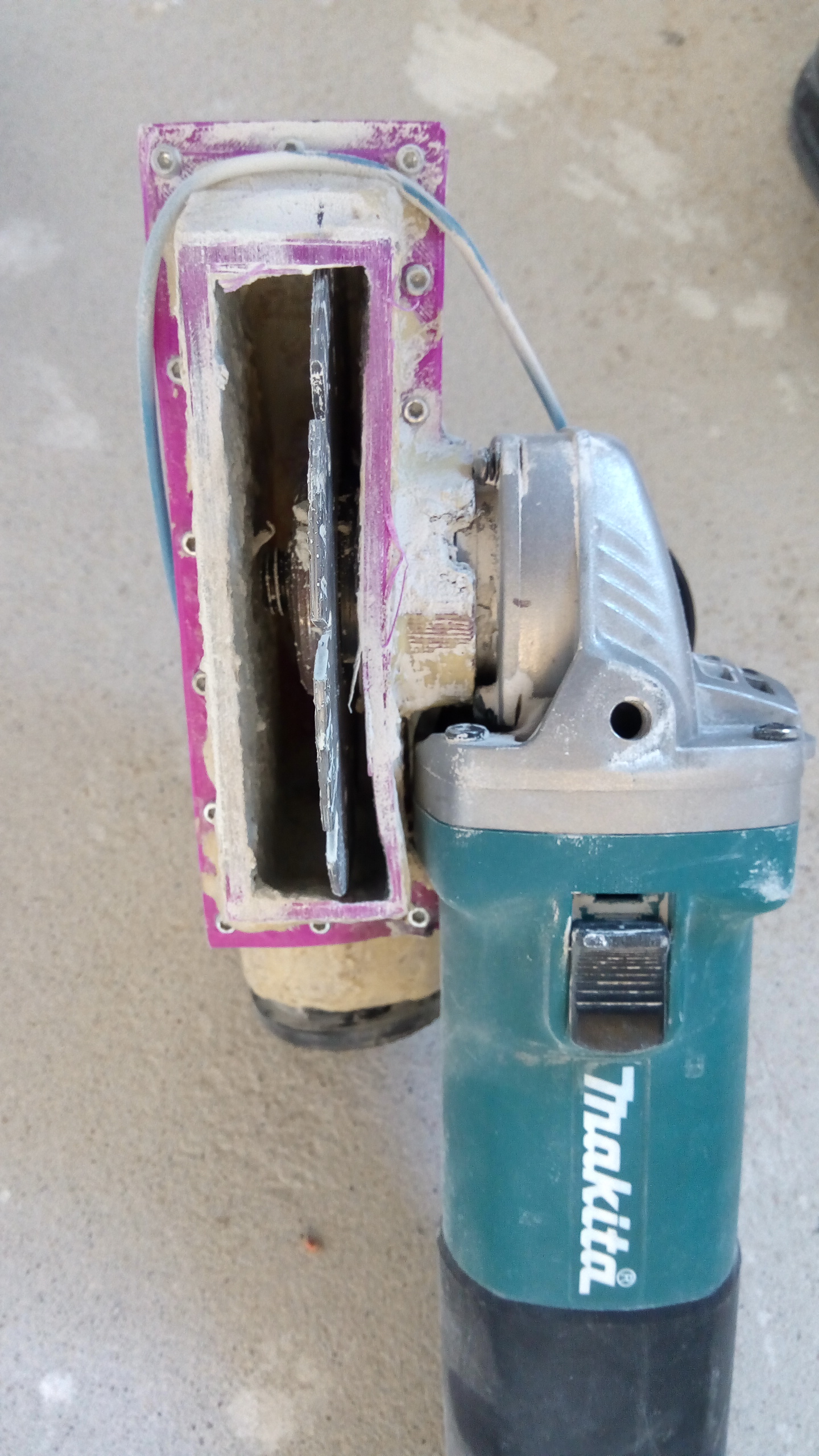 Makita 125 mm açılı taşlama makinesi için duvar kovalayıcı, koruma yapıyoruz (Plastik Aparattır!!!)