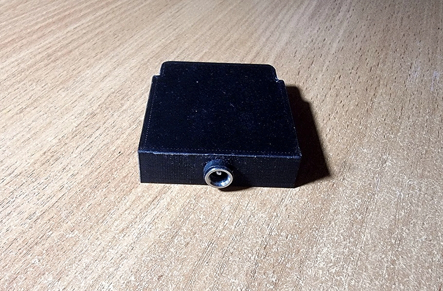 Tornavida Hemuyou'nun 21 voltluk bir pili için adaptör (Plastik Aparattır!!!)