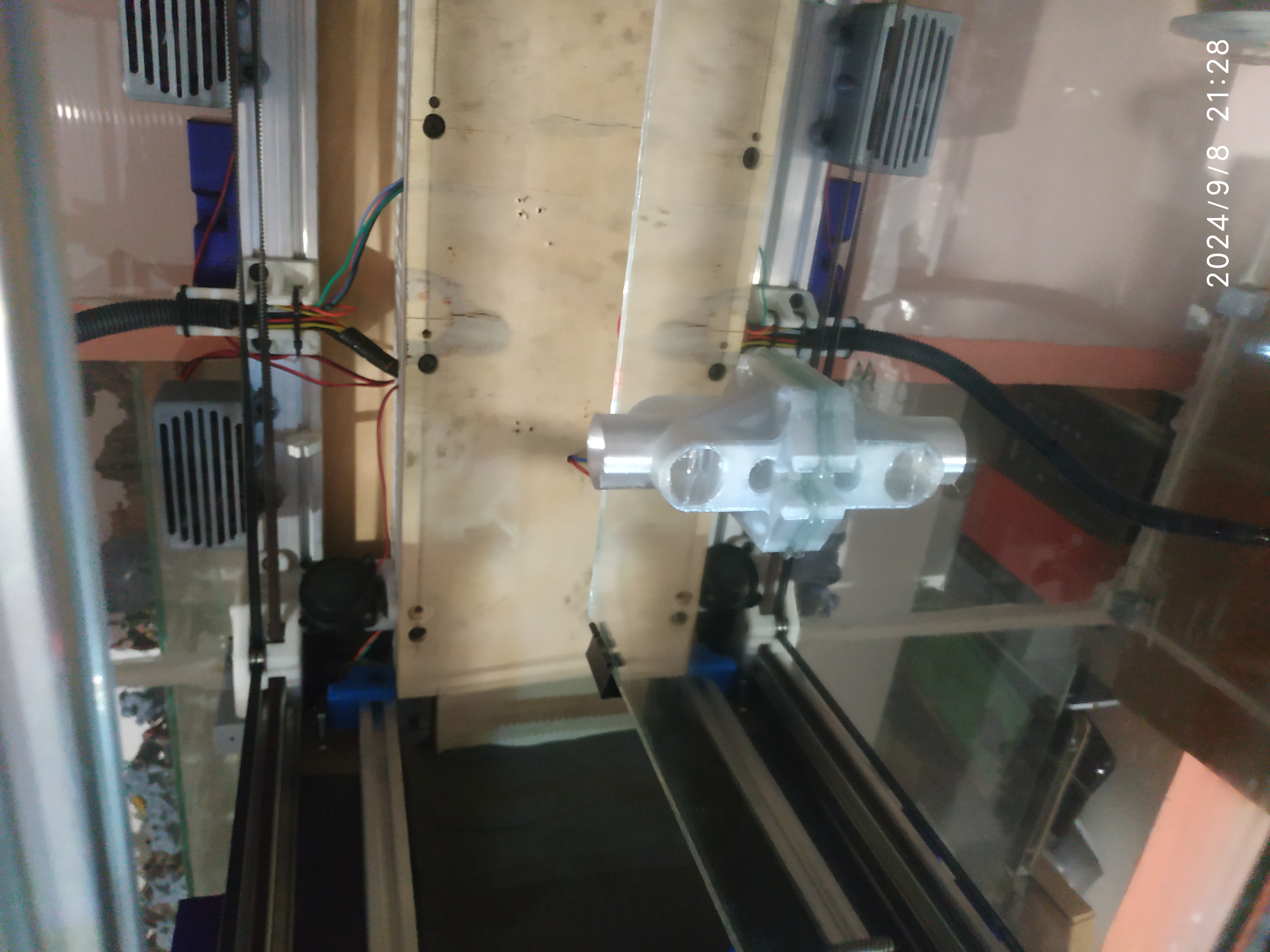 Bir masa lambası braketi (Plastik Aparattır!!!) Bir masa lambası braketi (Plastik Aparattır!!!)