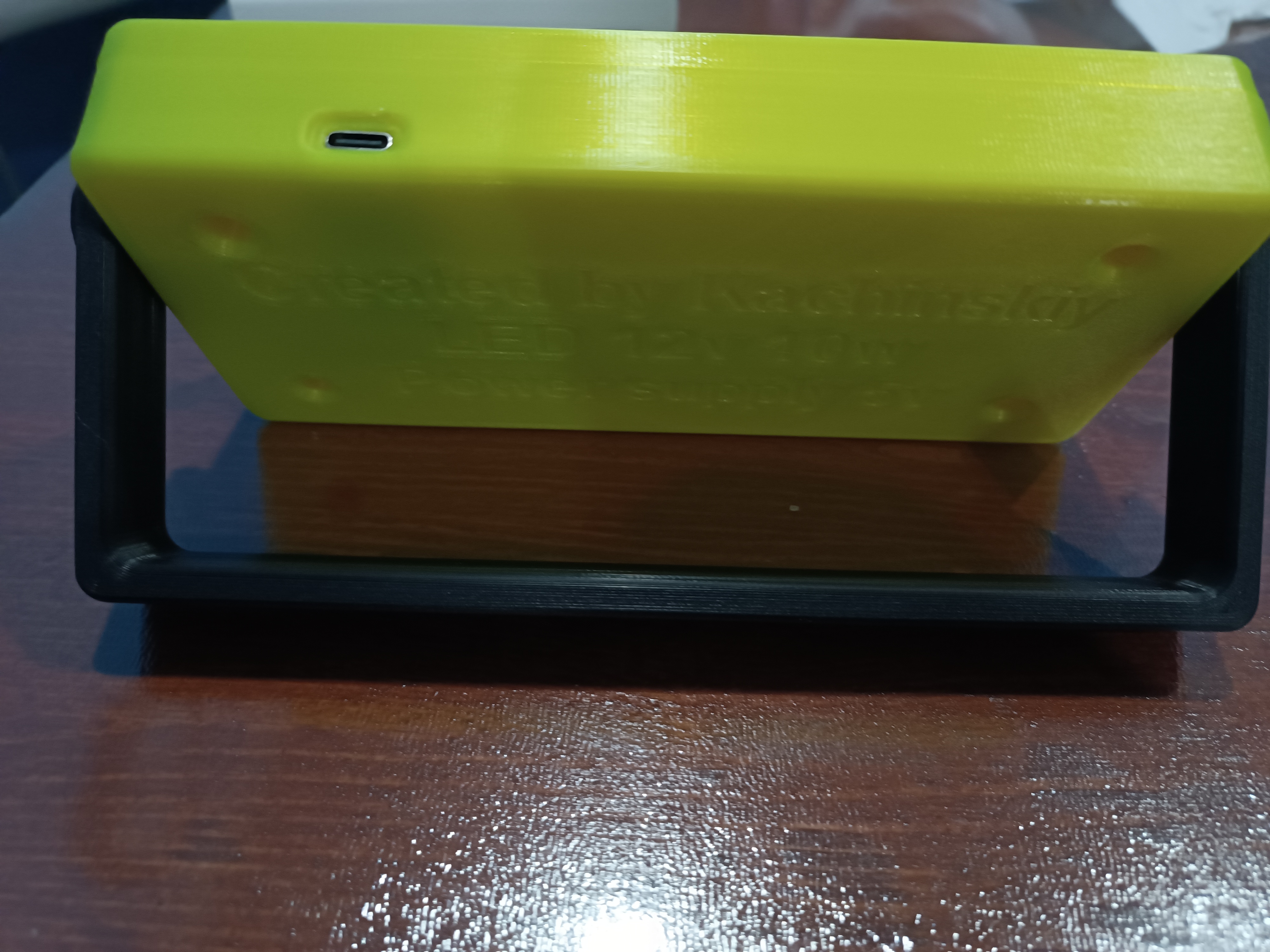 Ana Sayfa El Feneri ve sadece 10vat 12 volt değil (Plastik Aparattır!!!)