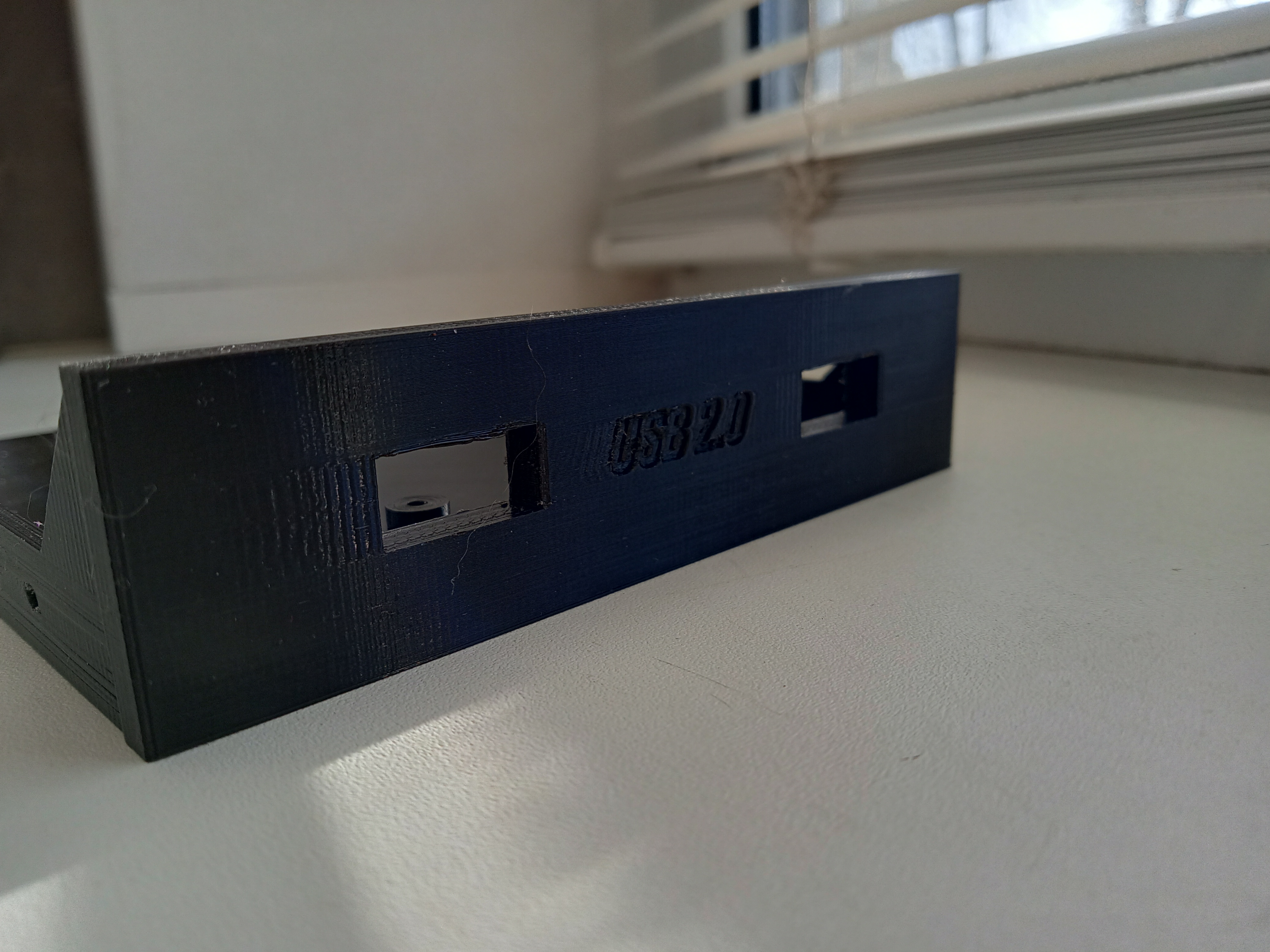 Ön panel 3.5 "SSD için bir montajlı iki USB 2.0 konektör + seçeneği ile (Plastik Aparattır!!!) Ön panel 3.5 "SSD için bir montajlı iki USB 2.0 konektör + seçeneği ile (Plastik Aparattır!!!)