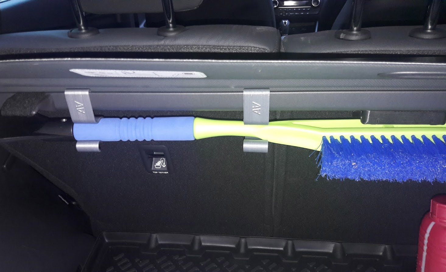 Araba bagajı için fırça veya şemsiye tutucusu (Plastik Aparattır!!!)