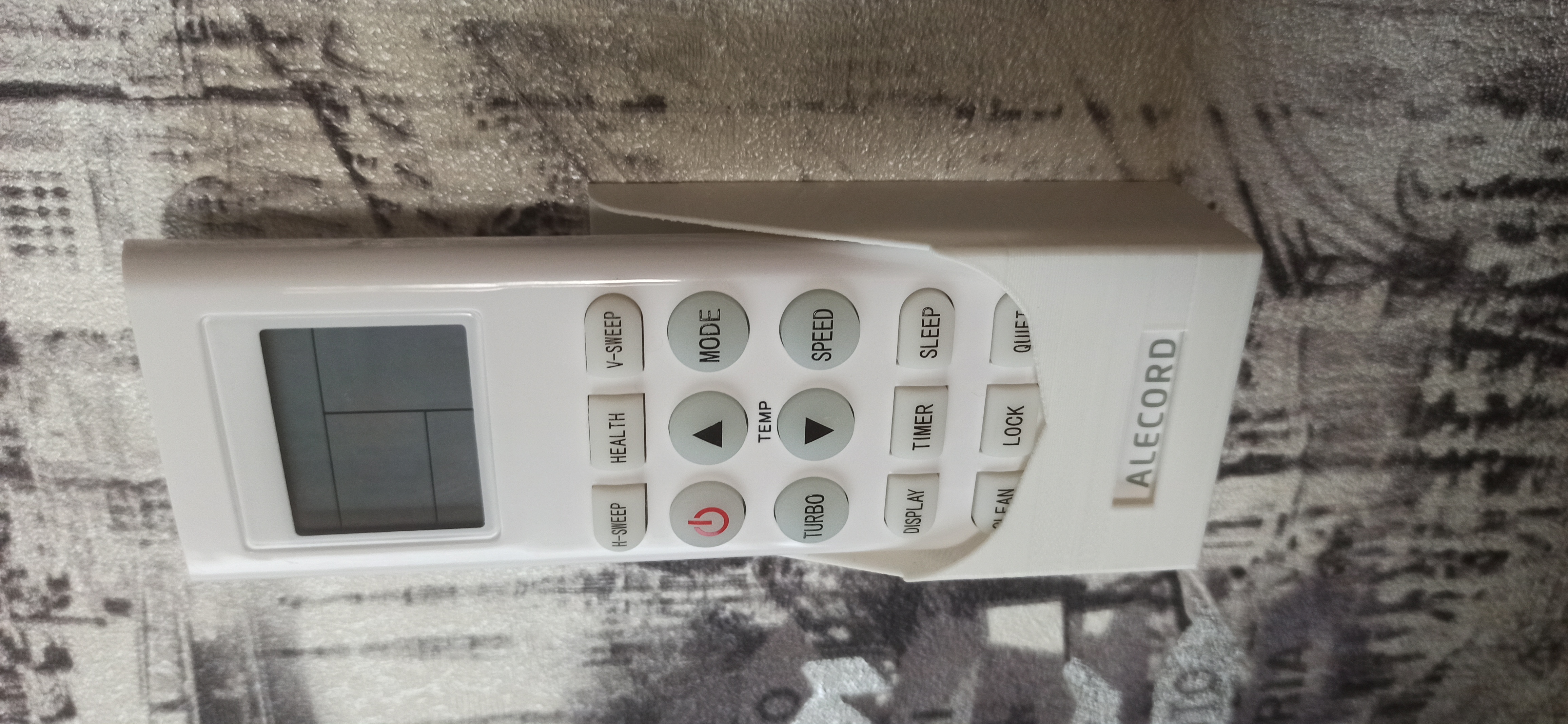 Klima uzaktan kumandasının sahibi (Plastik Aparattır!!!)