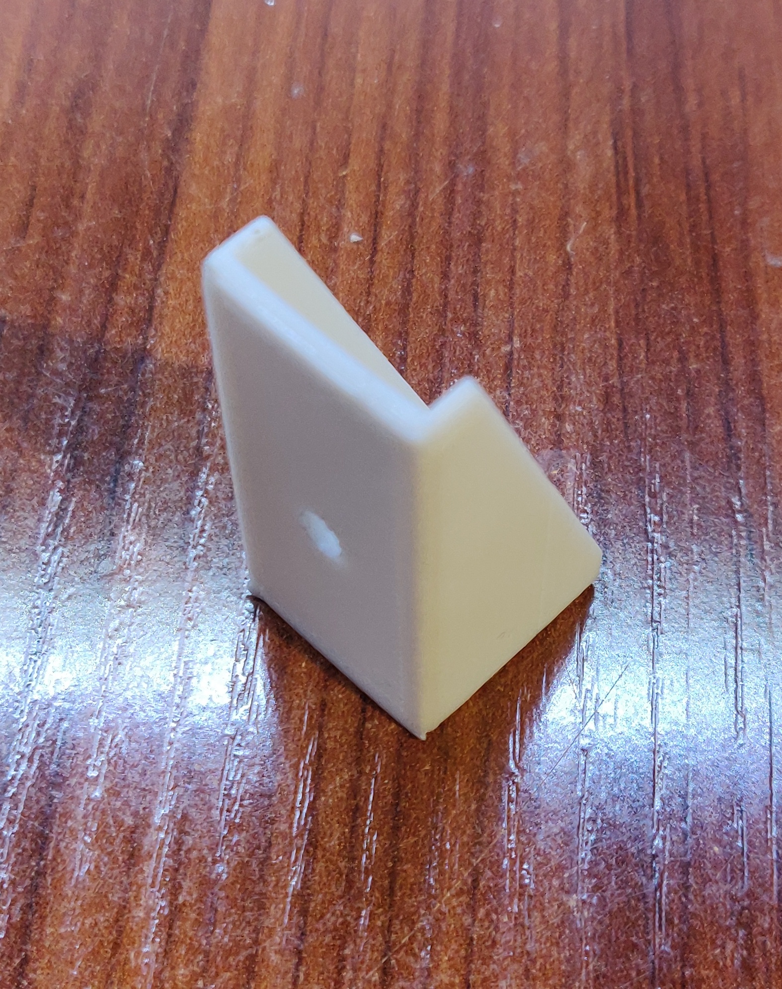 Masanın bacaklarının köşesi için MOP'a karşı Koruma Sunta 16mm'den (Plastik Aparattır!!!)