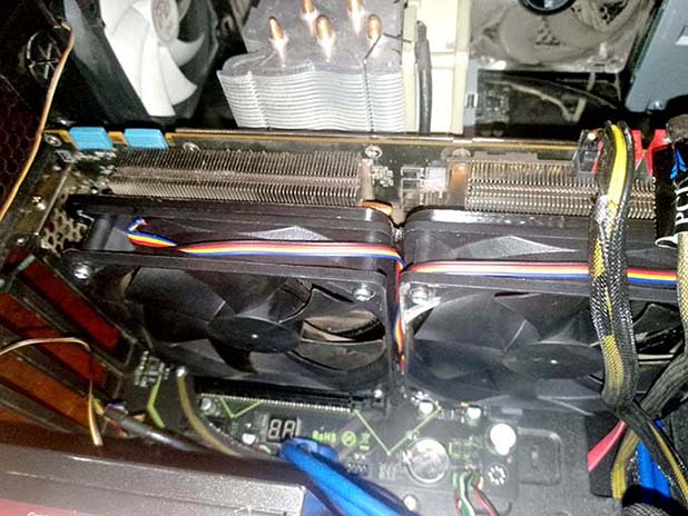 Palit 1080TI ekran kartına fan bağlantı elemanları 120x120 (Plastik Aparattır!!!) Palit 1080TI ekran kartına fan bağlantı elemanları 120x120 (Plastik Aparattır!!!)