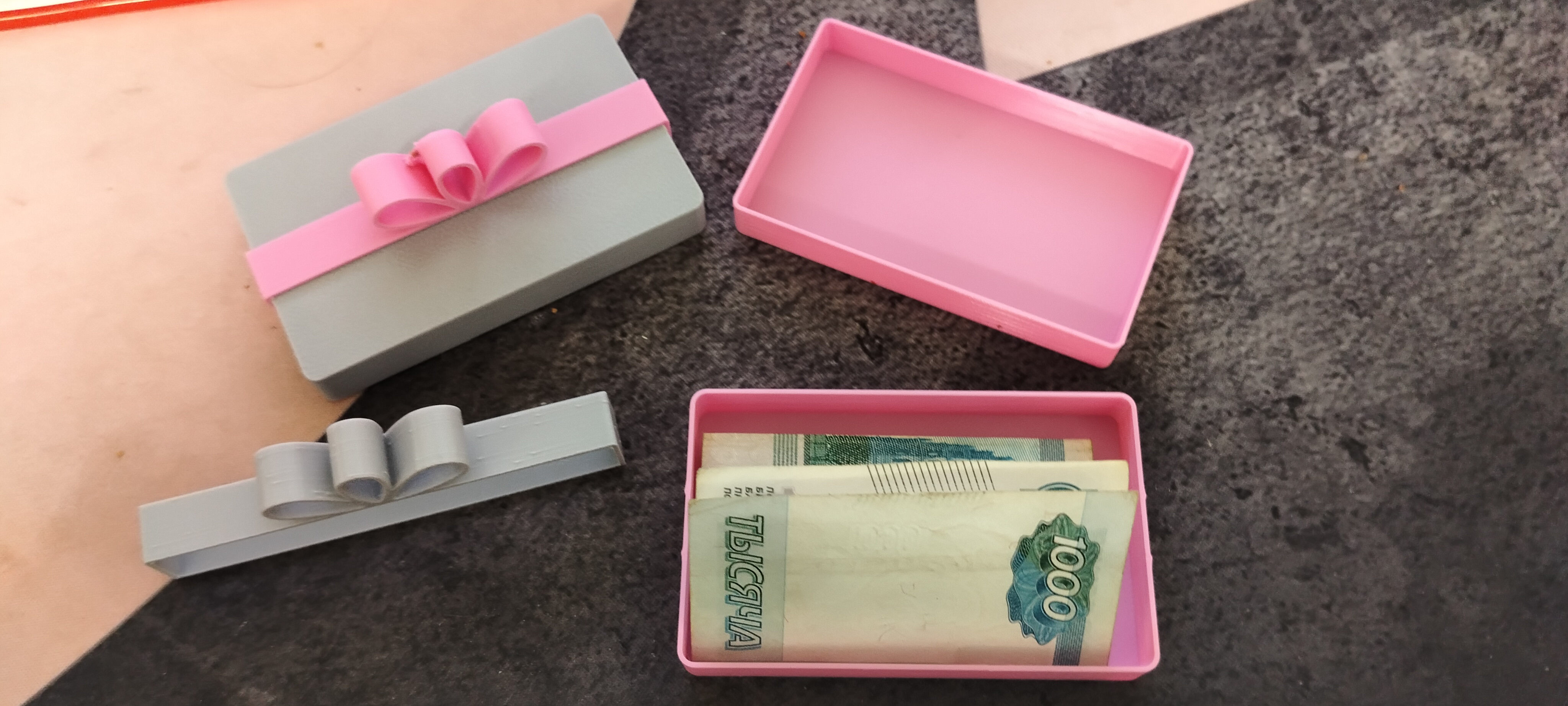 Örneğin para için bir hediye kutusu. (Plastik Aparattır!!!)