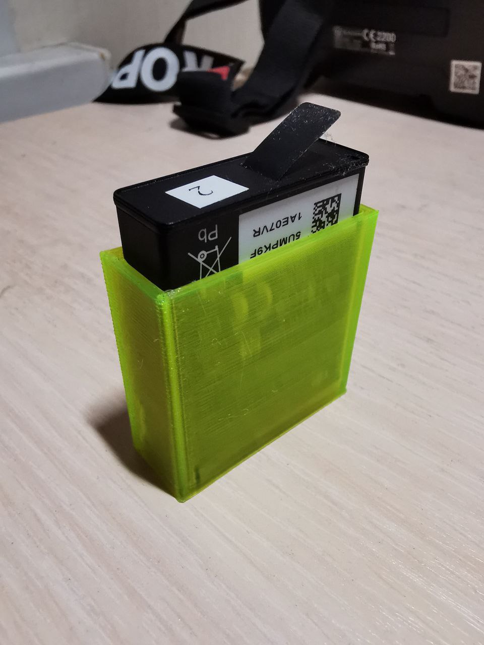 DJI Action 3 Kamerasının eyleminden pil kapağı (Plastik Aparattır!!!)