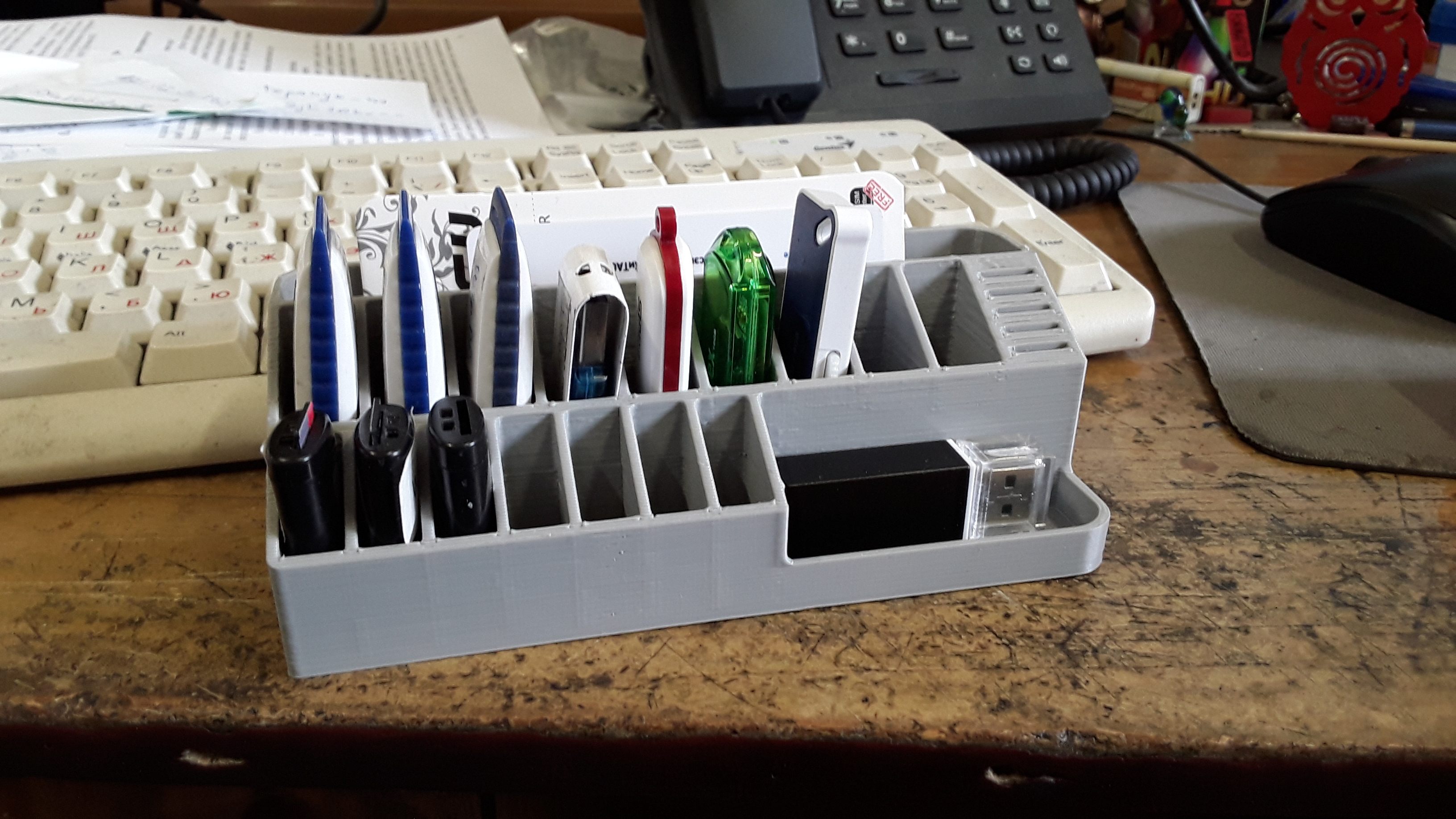 Flash Drives için başka bir organizatör (Plastik Aparattır!!!)