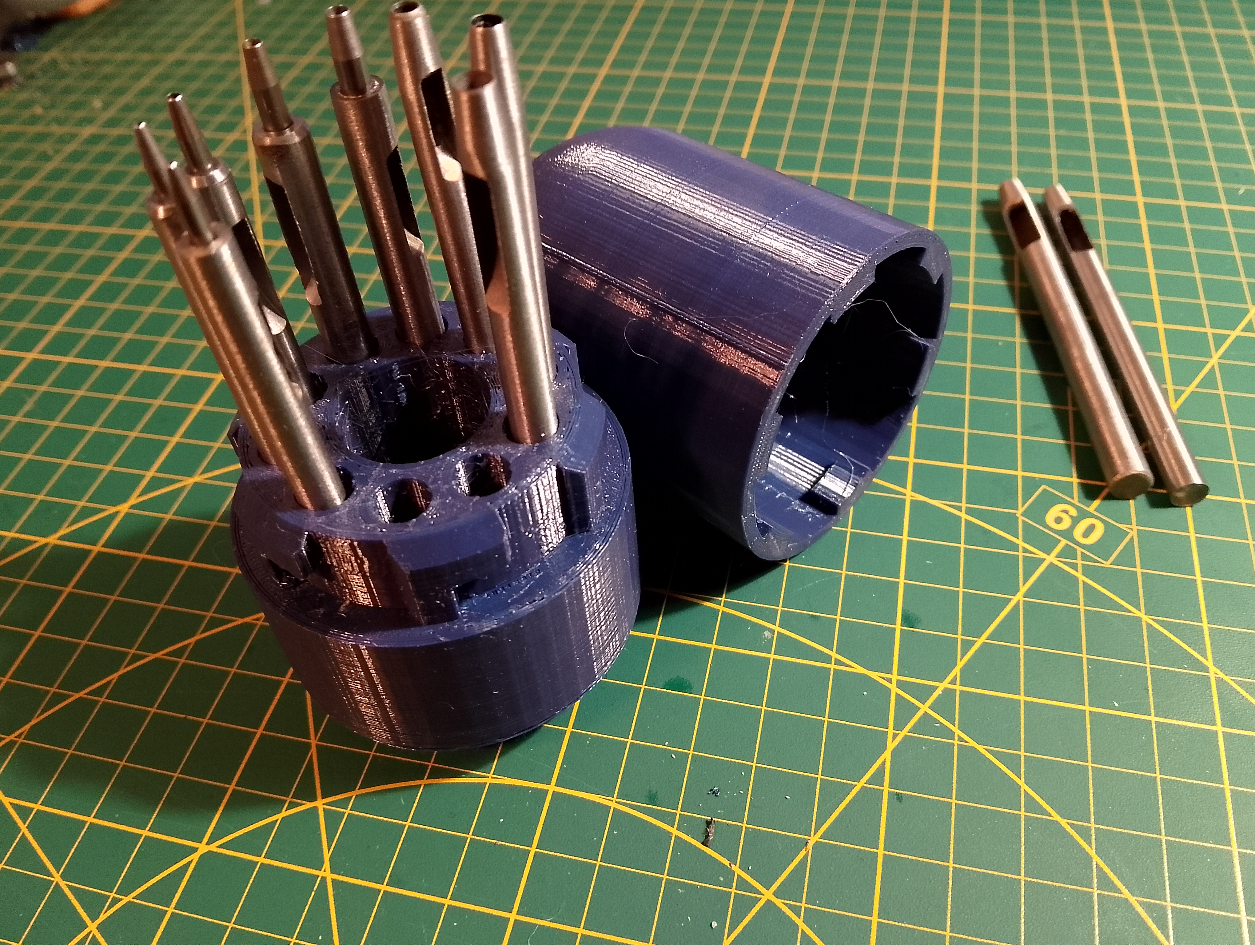 Zımbalar/tornavidalar için kutu (Plastik Aparattır!!!)