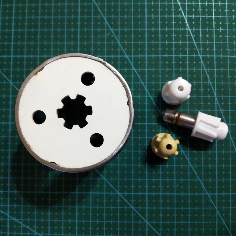 Fusion 360 kaynağına sahip Rotor Diva EMSh 35/300-3 için küçük sebze kesici şaft (Plastik Aparattır!!!)