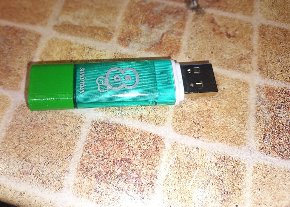 Flash sürücü kapağı SmartBuy Glossy (Plastik Aparattır!!!) Flash sürücü kapağı SmartBuy Glossy (Plastik Aparattır!!!)