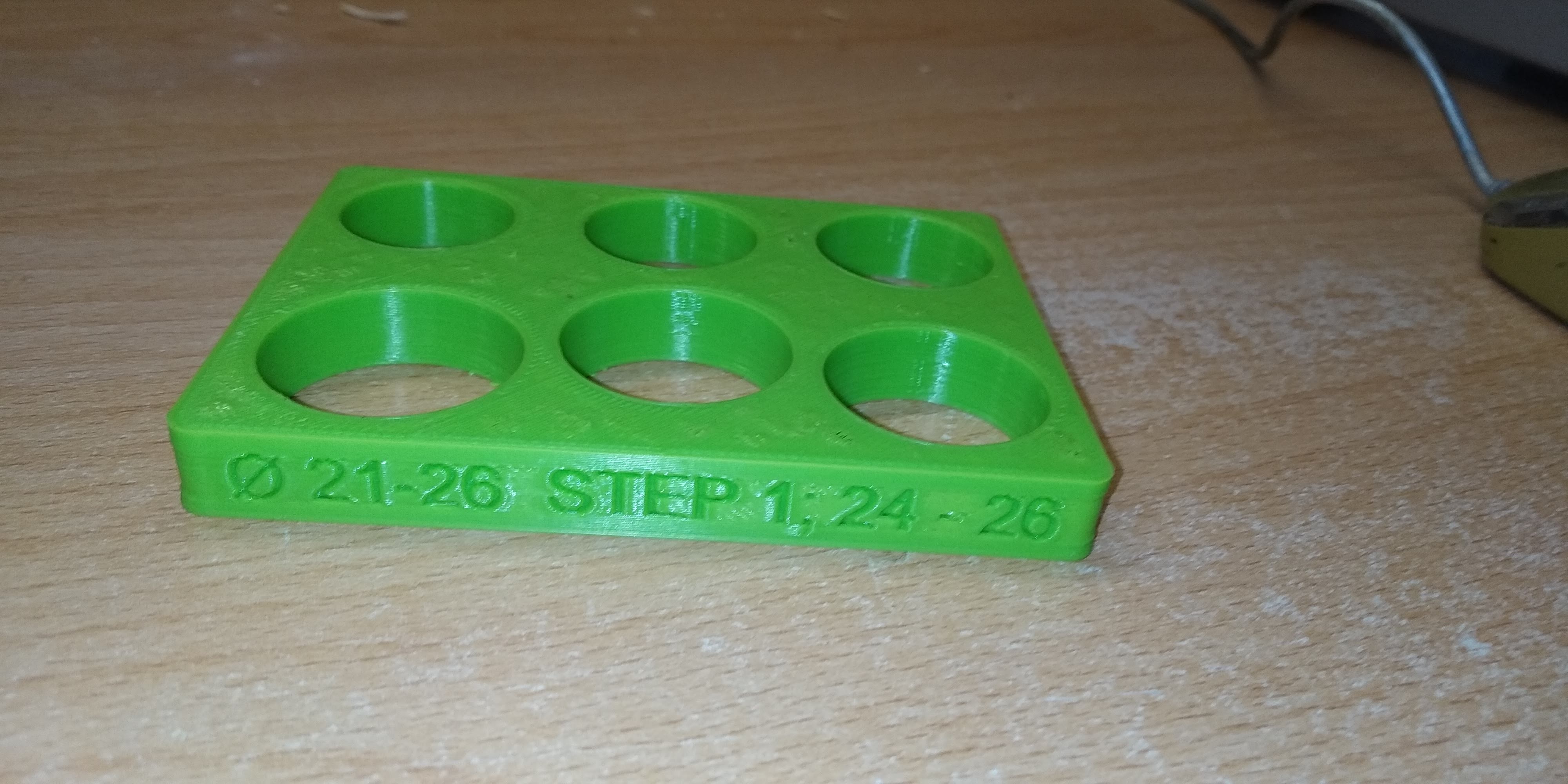 1 mm'lik bir adım ile 21 ila 26 mm arasında delik şablonu (Plastik Aparattır!!!) 1 mm'lik bir adım ile 21 ila 26 mm arasında delik şablonu (Plastik Aparattır!!!)