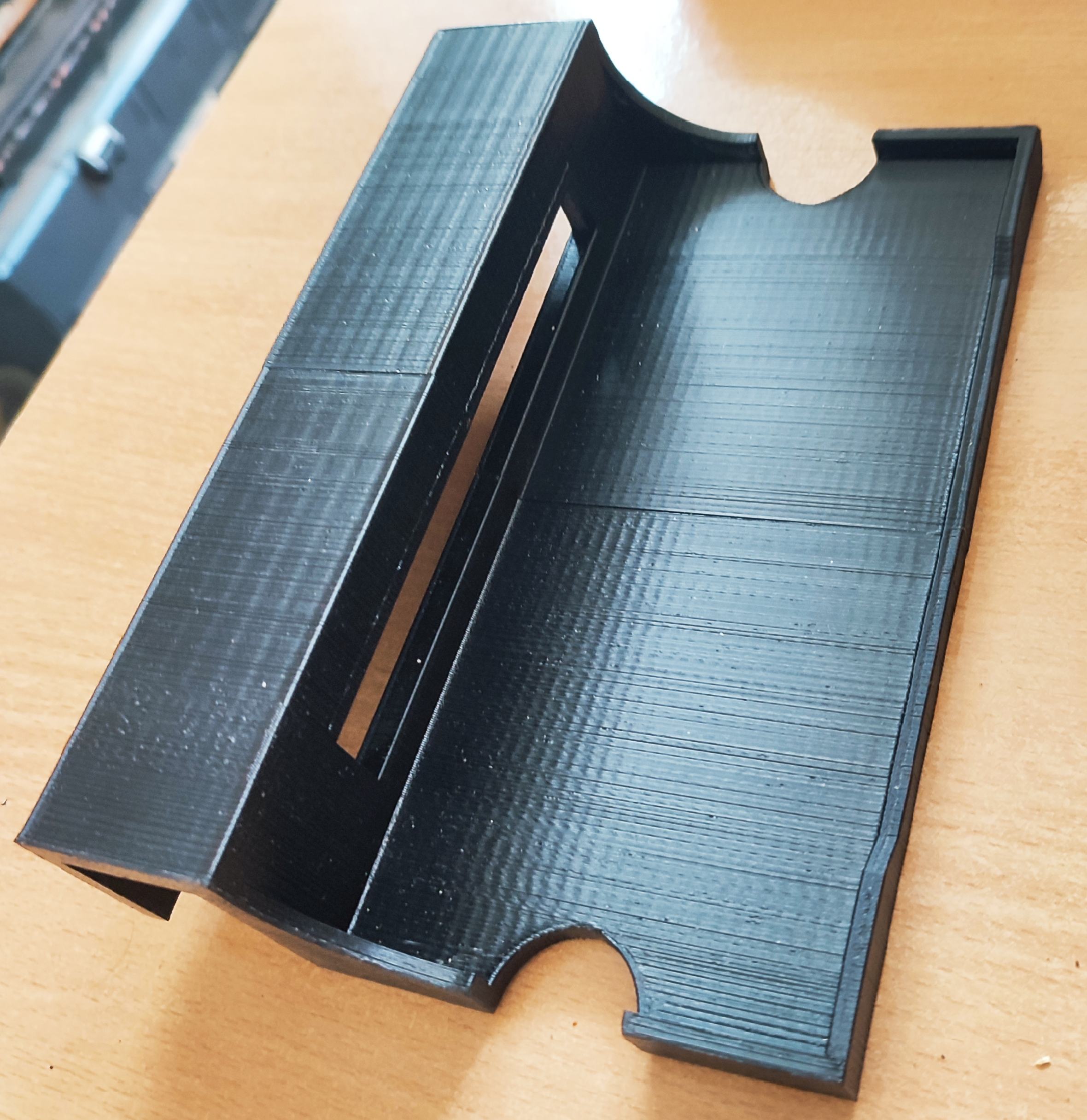 Yatak çerçevesinde "Xiaomi Note 10 Pro" telefonu rafı. (Plastik Aparattır!!!) Yatak çerçevesinde "Xiaomi Note 10 Pro" telefonu rafı. (Plastik Aparattır!!!)