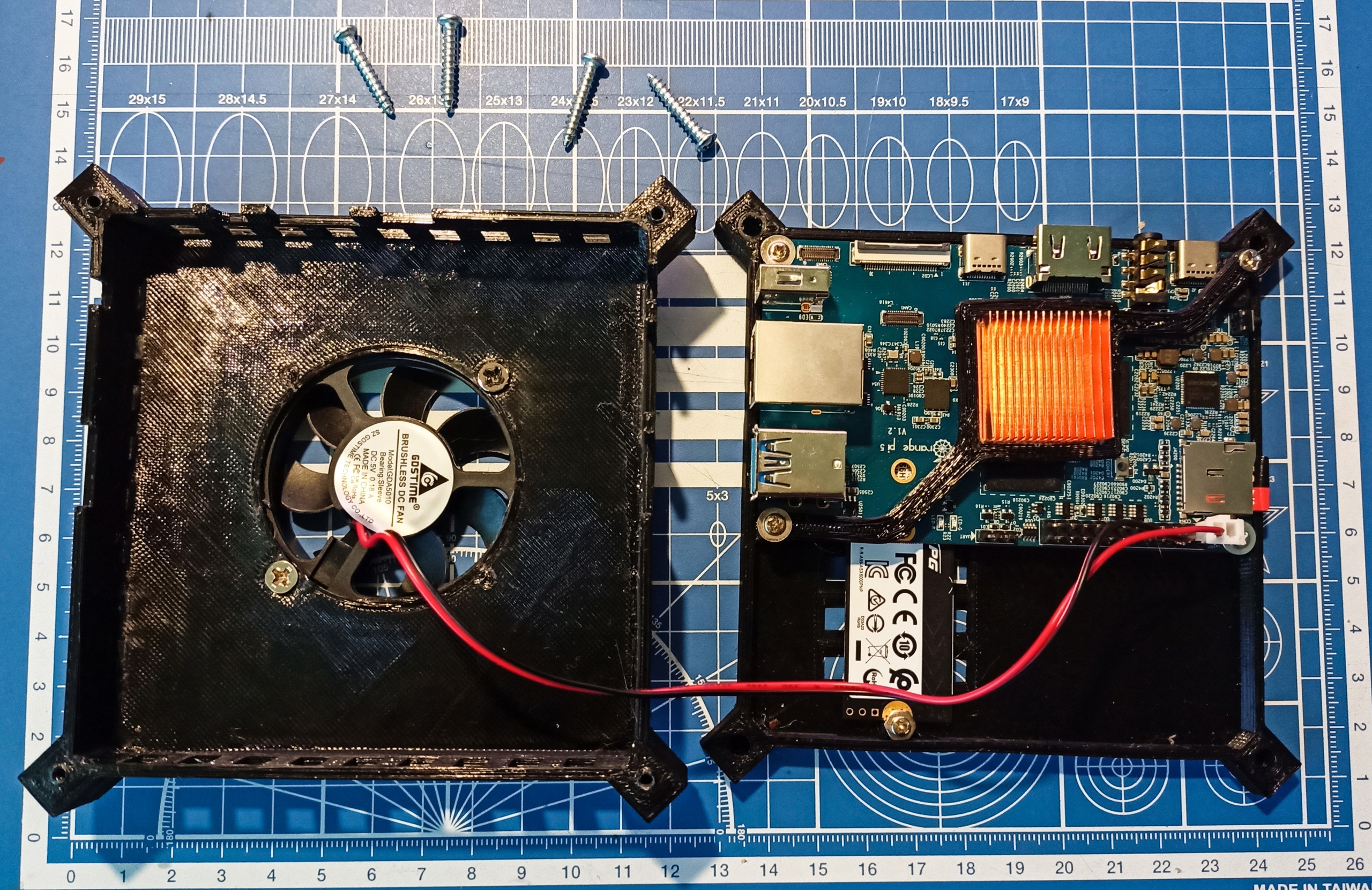 Turuncu PI5 mikrobilgisayar kasası (Plastik Aparattır!!!) Turuncu PI5 mikrobilgisayar kasası (Plastik Aparattır!!!)