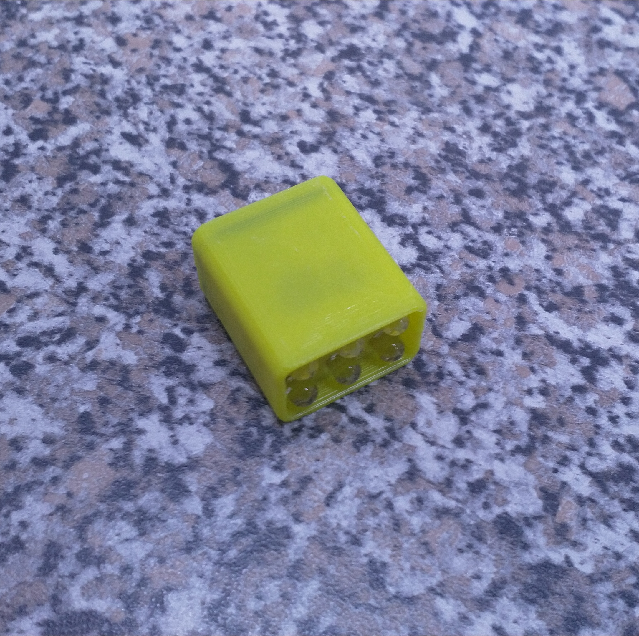 Taç üzerinde bir el feneri (Plastik Aparattır!!!)