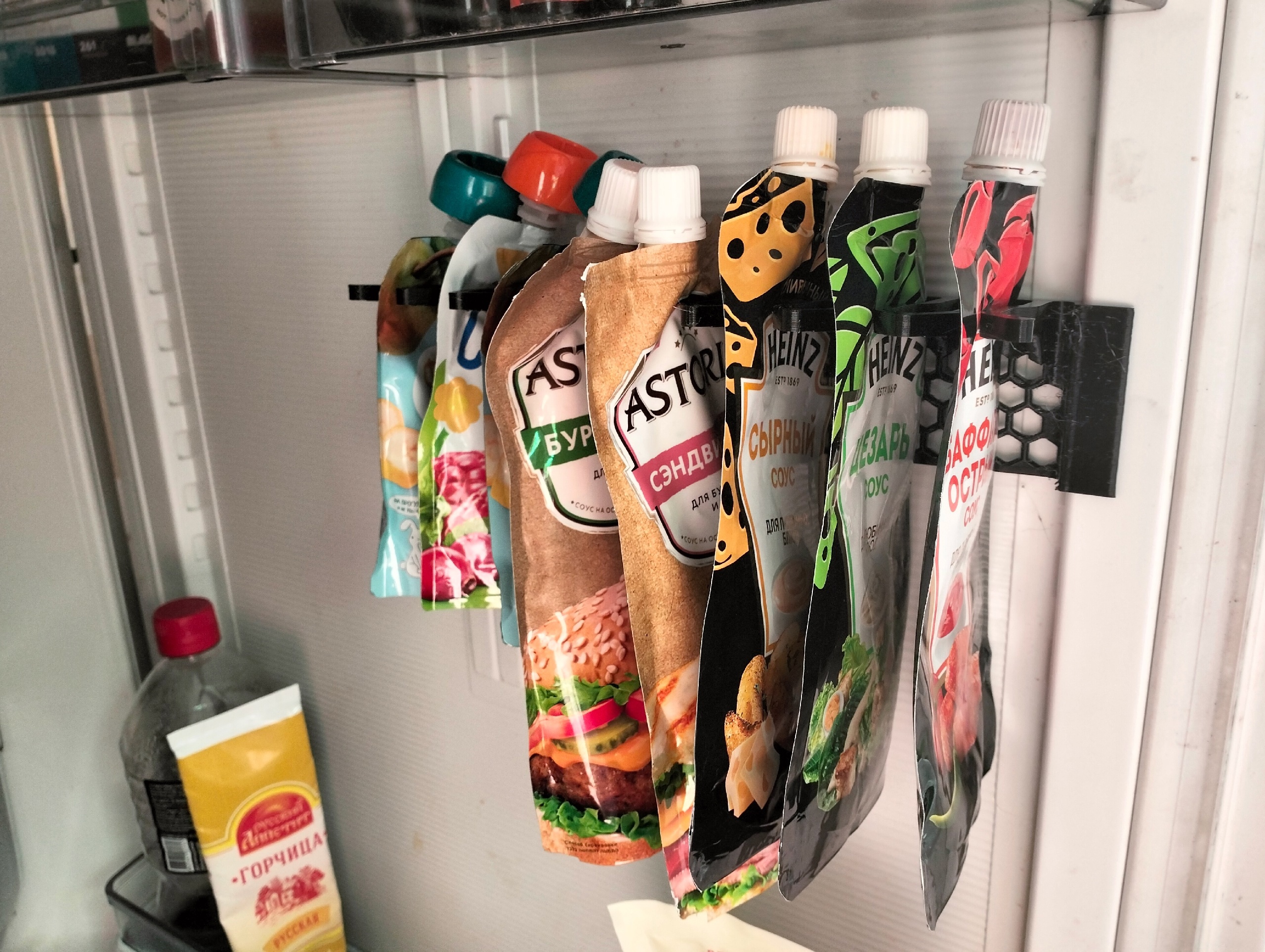 Atlant buzdolabı kapısındaki doypacklerdeki soslar ve püreler için asma raf (Plastik Aparattır!!!) Atlant buzdolabı kapısındaki doypacklerdeki soslar ve püreler için asma raf (Plastik Aparattır!!!)