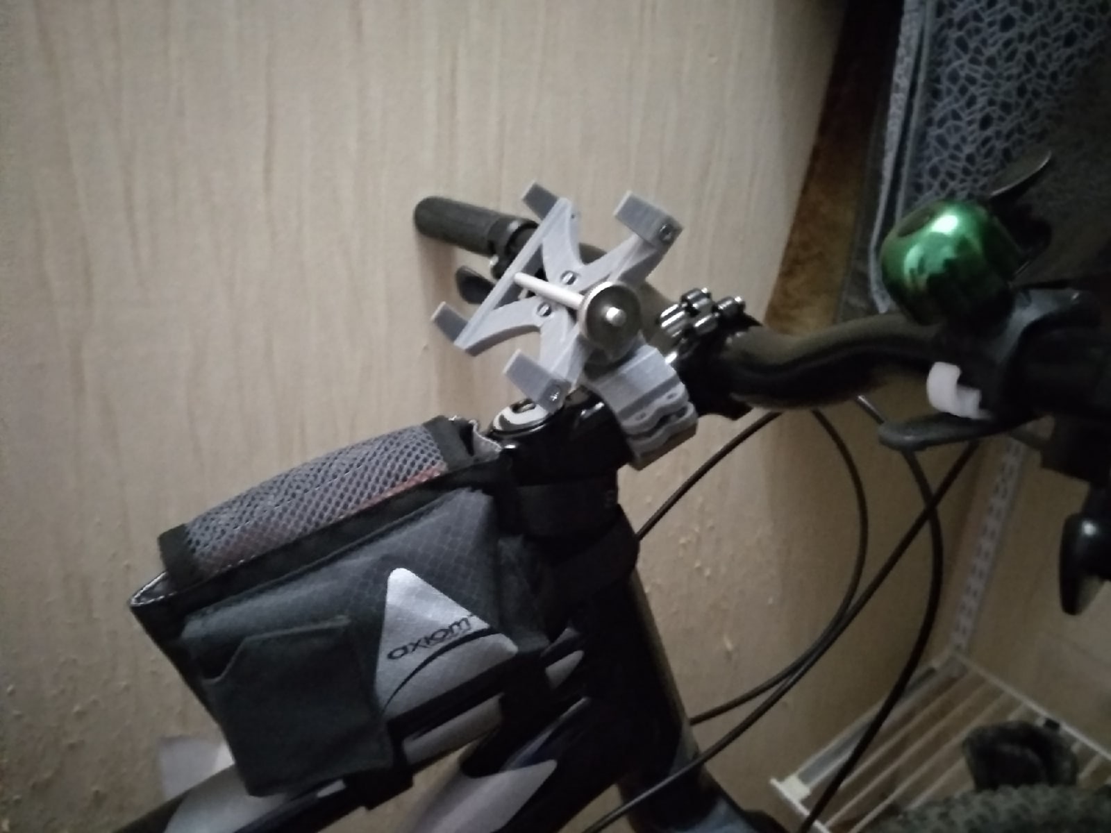 XIAOMI mi max 2 akıllı telefonu bisiklet gidon boğazına sabitleme. (Plastik Aparattır!!!)