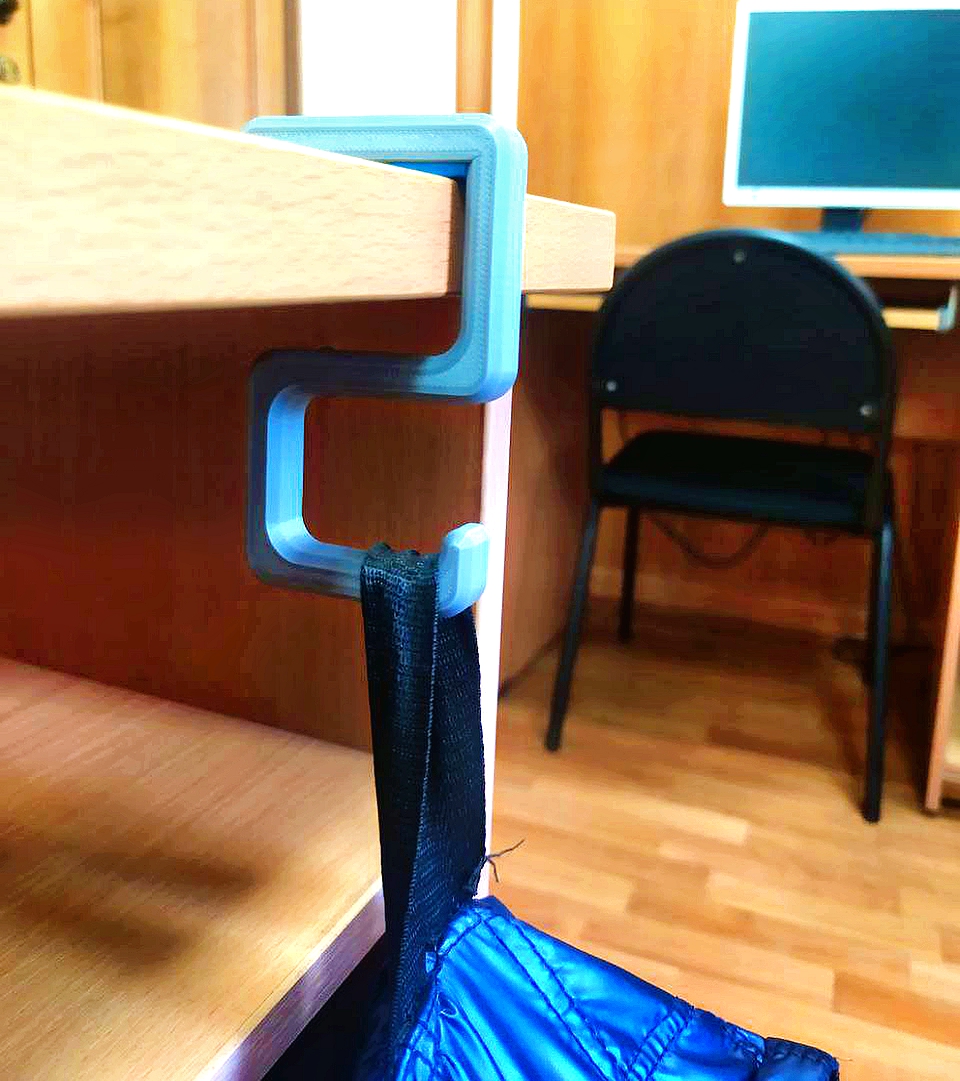 Masanın kenarındaki çantalar için çanta (Plastik Aparattır!!!)