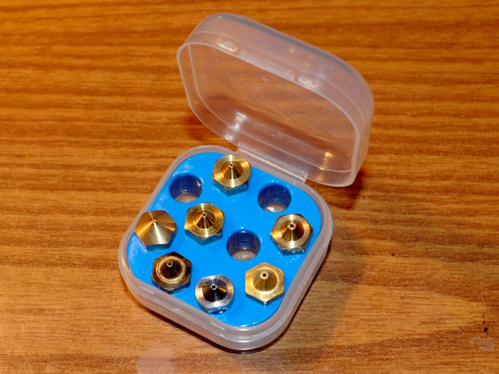 V6, nozullar ve termal piller için kutu (Plastik Aparattır!!!)