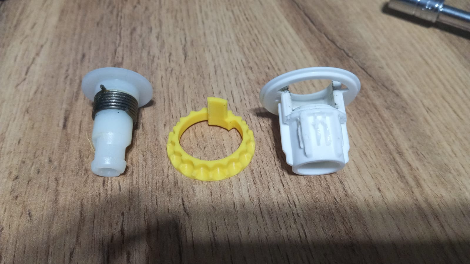 Yuvarlanan perdelik kontrol mekanizmasının dişlisi (Plastik Aparattır!!!)