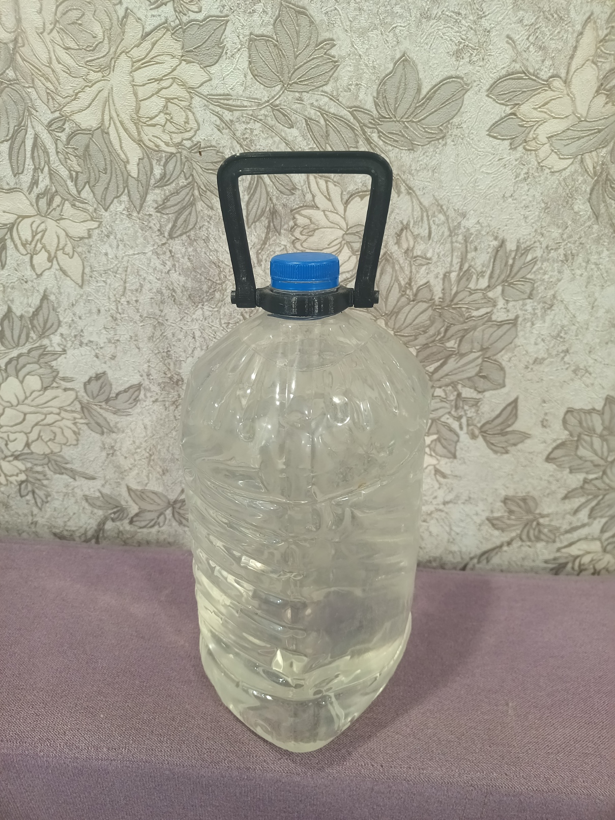 5 litrelik şişe için tutma yeri (Plastik Aparattır!!!)