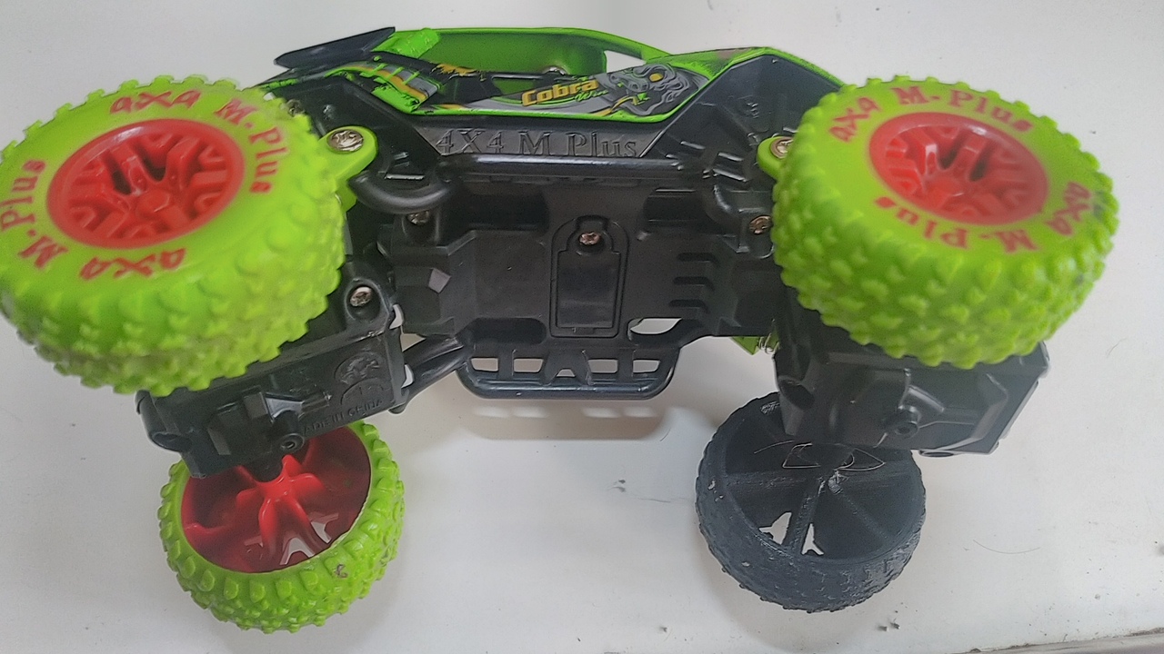 Bir çocuk oyuncak için tekerlek (Plastik Aparattır!!!)