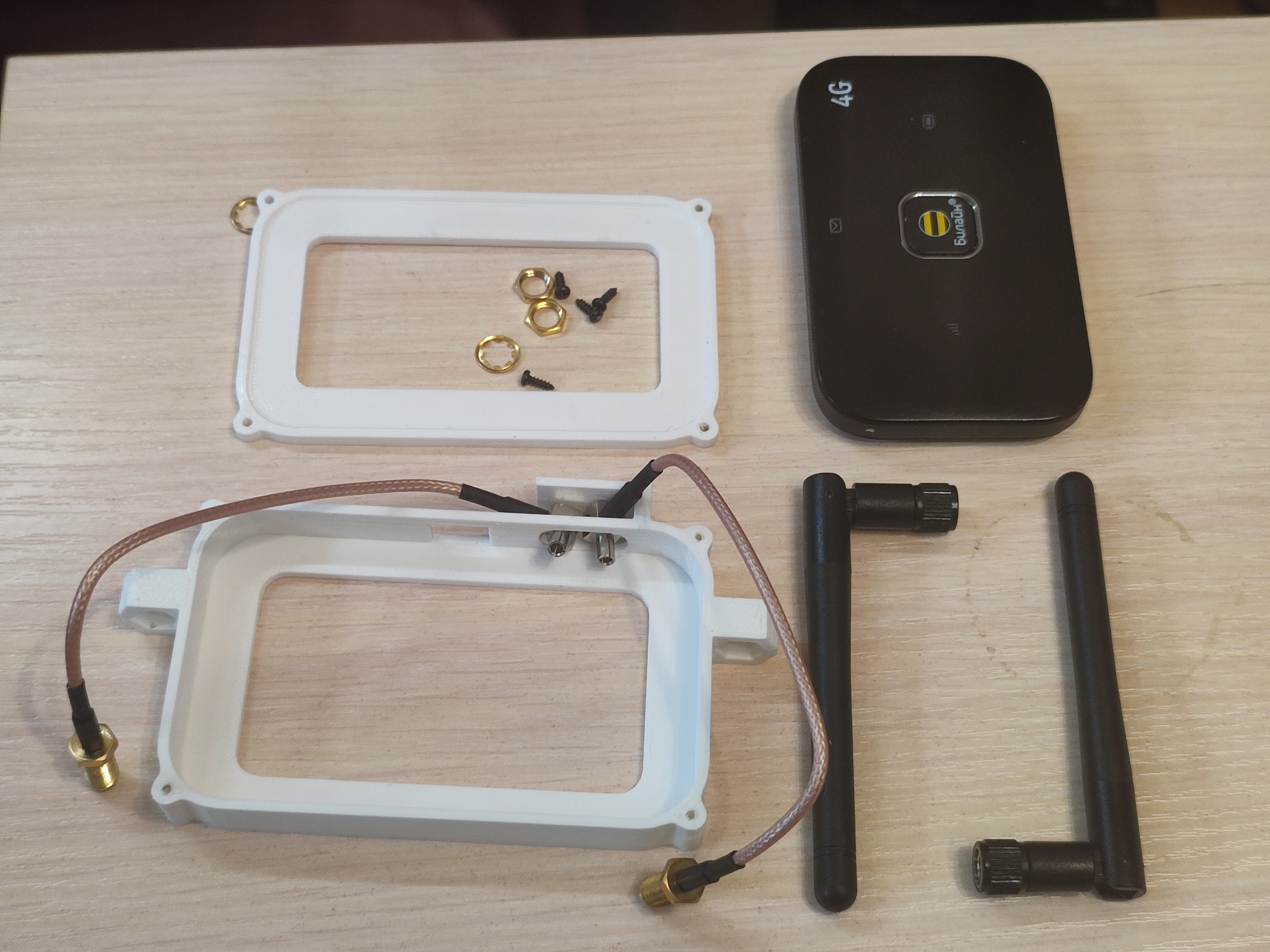 4g anten ile huawei e5573 kutusu (Plastik Aparattır!!!)