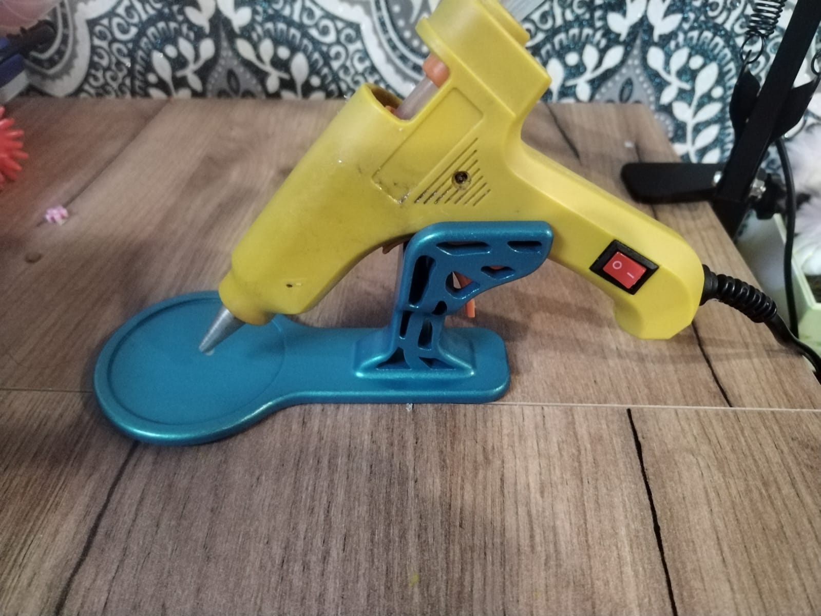 Yapıştırıcı tabanca (Plastik Aparattır!!!)