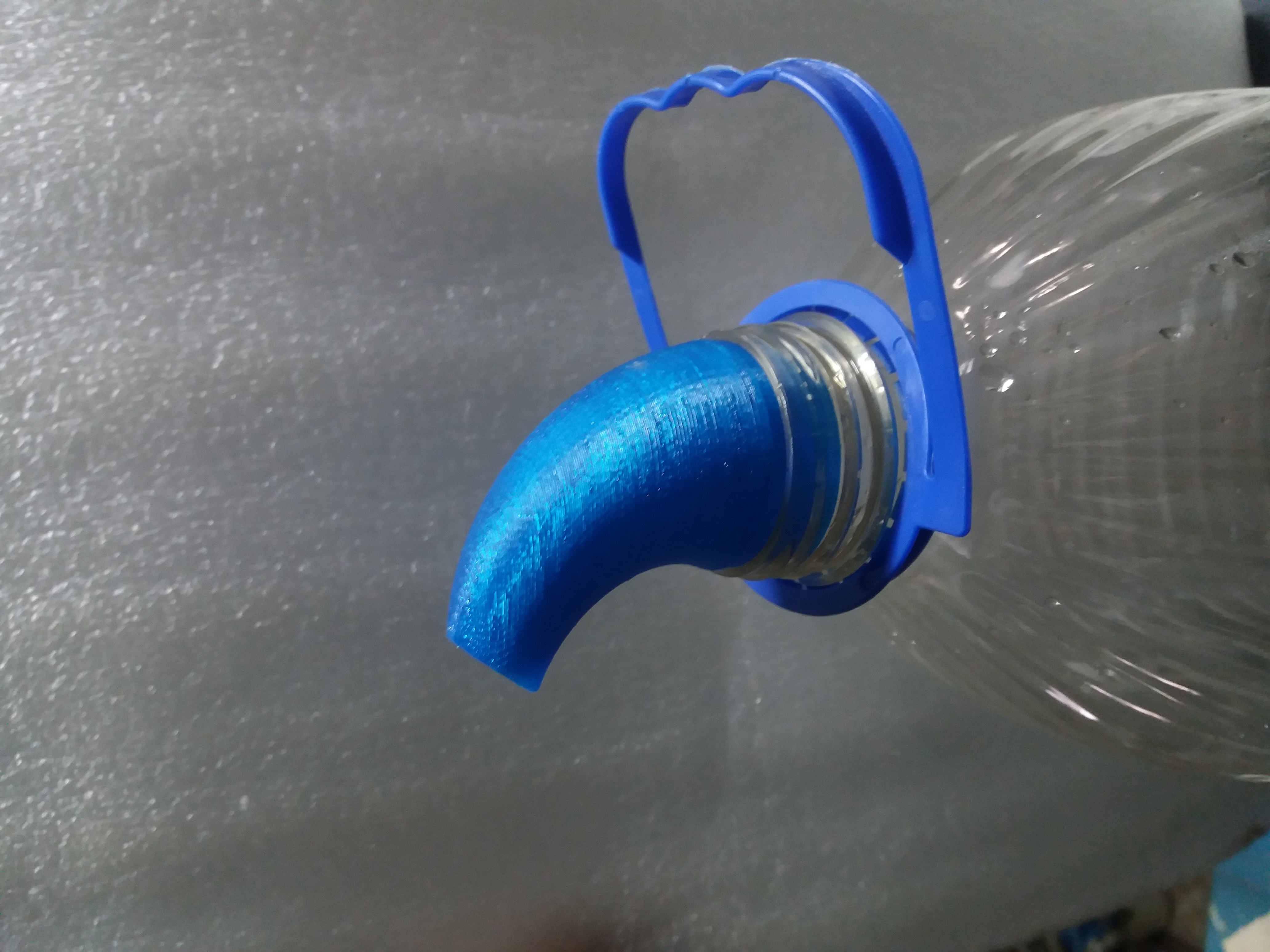 5 litrelik şişe için çıkış ağzı. (Plastik Aparattır!!!)