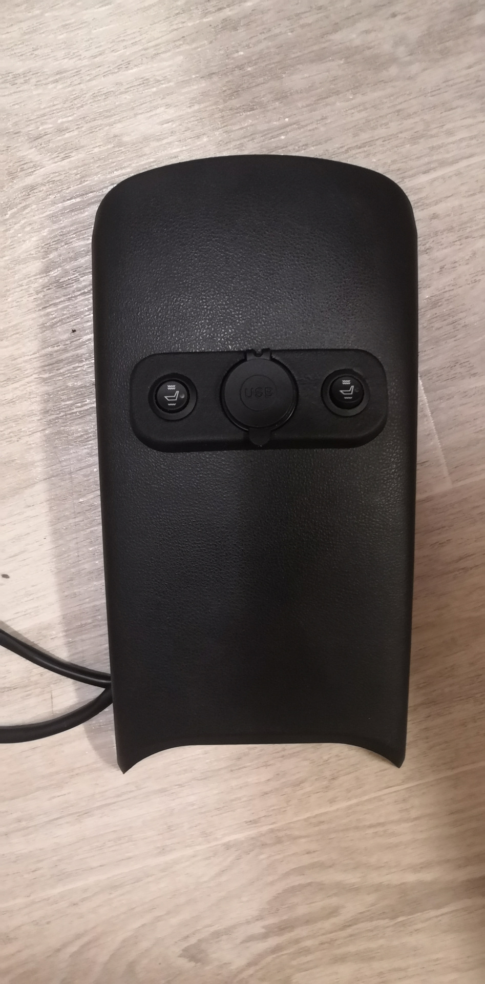 USB şarj soketinin podyumu ve arka koltukların ısıtma düğmeleri qashqai j10 (Plastik Aparattır!!!)
