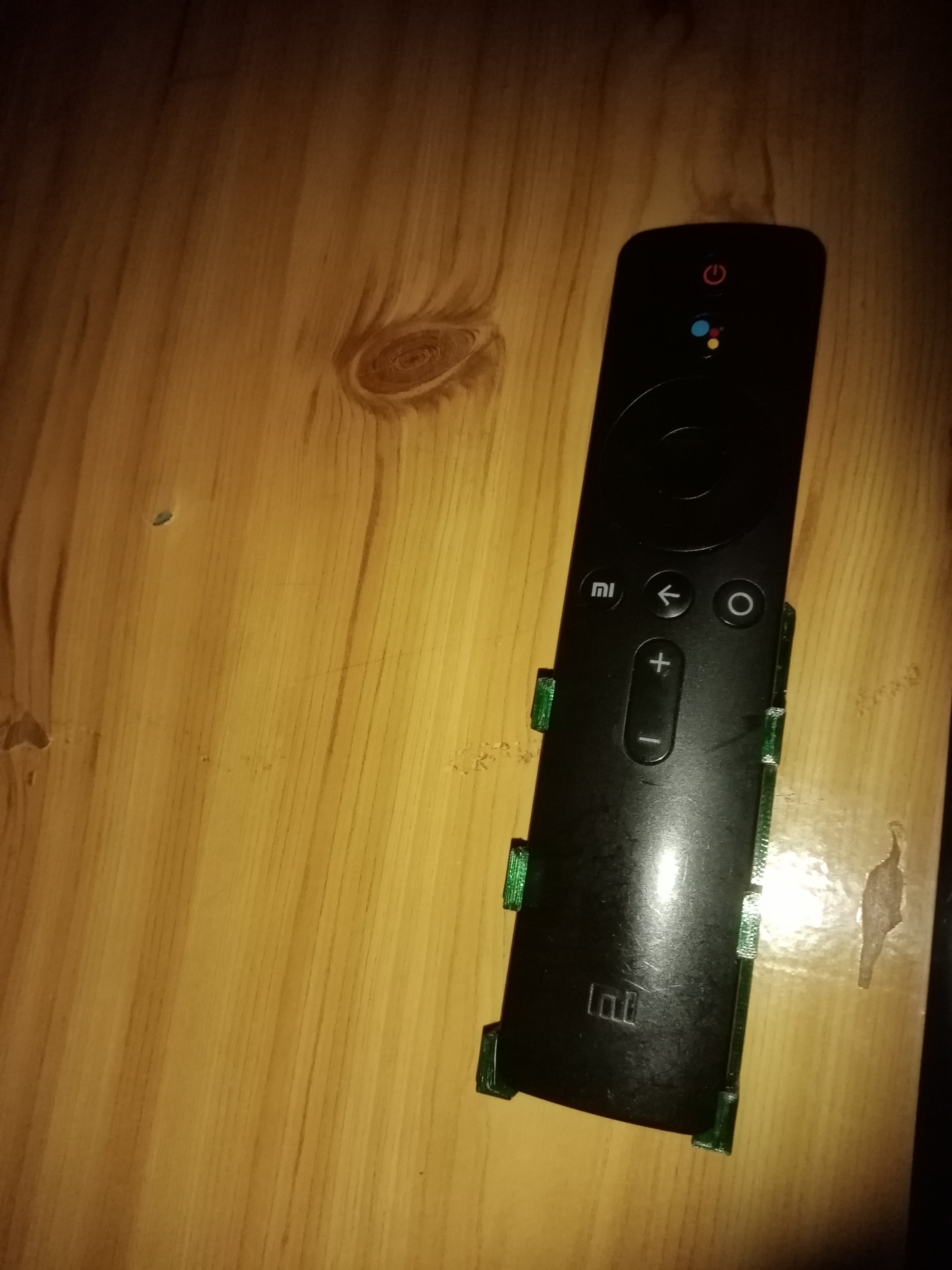 MI ses uzaktan kumandası için duvarda tutucu. (Plastik Aparattır!!!)