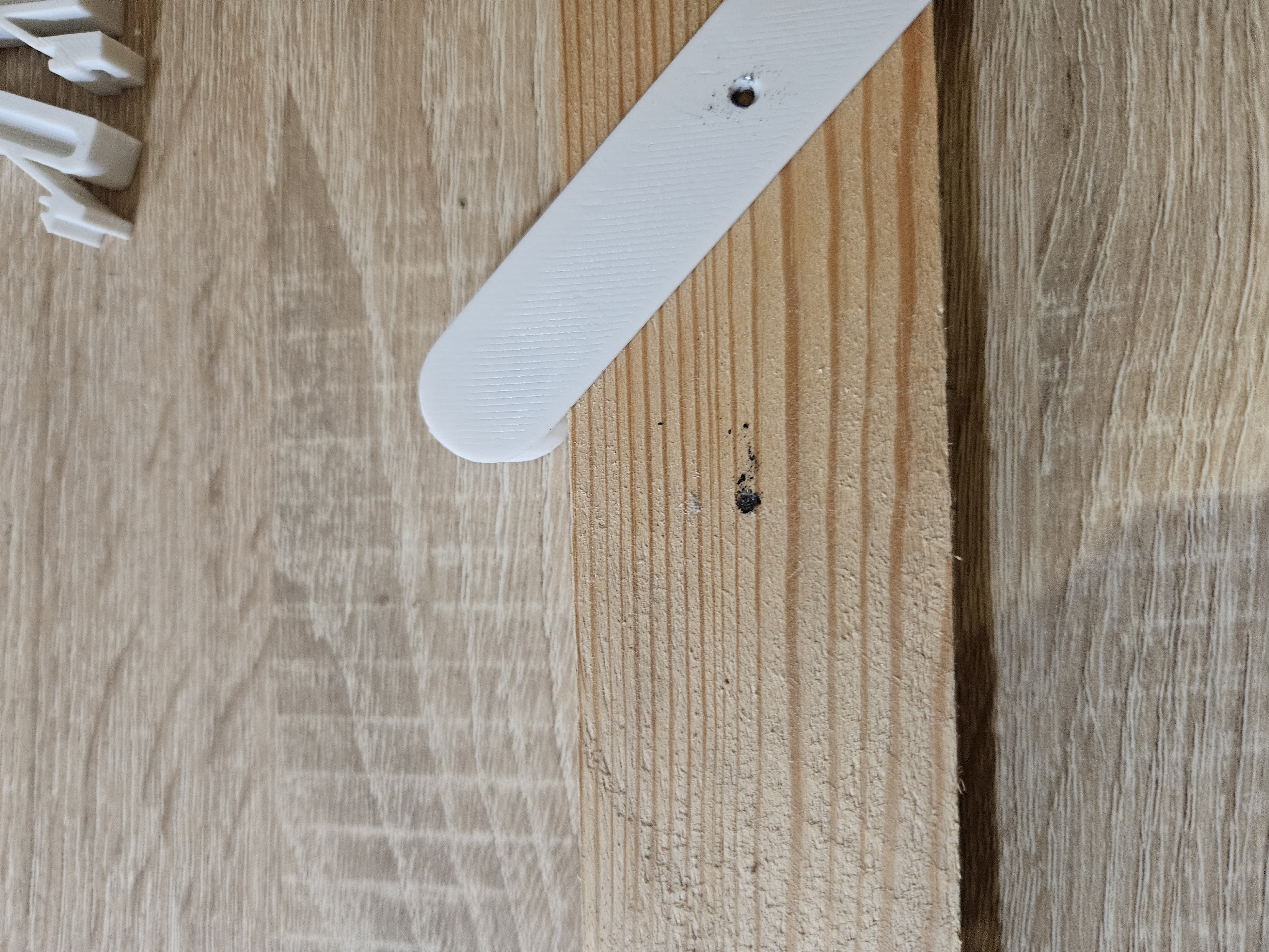 Raylardaki ortayı inceliyor (Plastik Aparattır!!!)