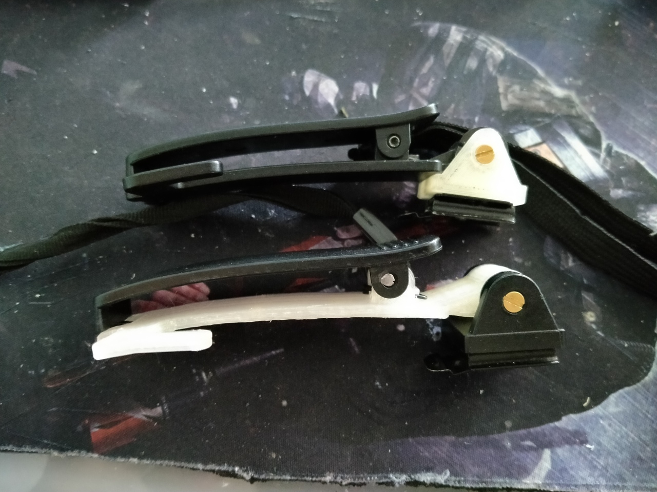 Bir video kayıt şirketinin kıyafetlerine sabitleme Karkami (Plastik Aparattır!!!) Bir video kayıt şirketinin kıyafetlerine sabitleme Karkami (Plastik Aparattır!!!)