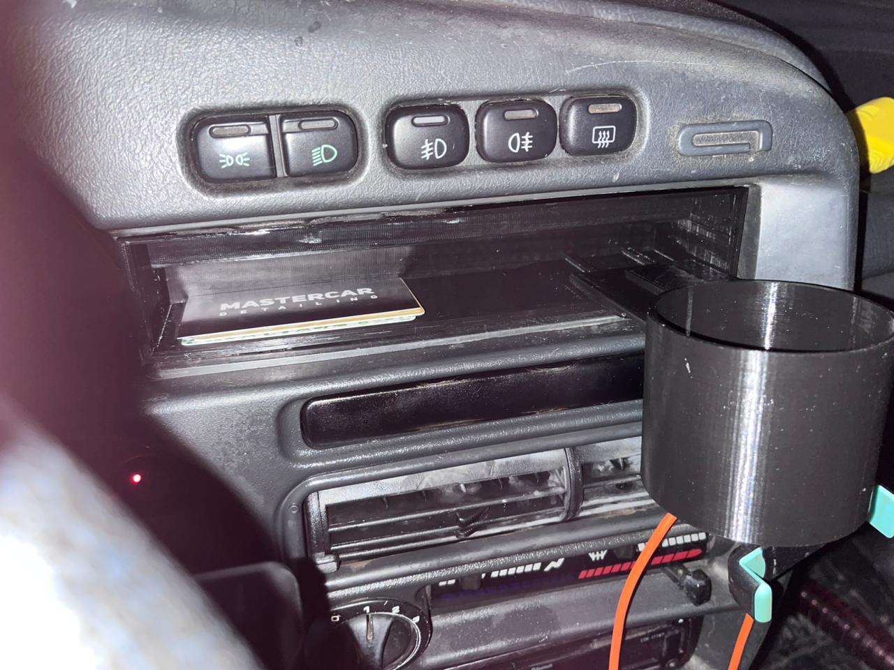 VAZ 2113,14,15 fişi yerine torpido gözü ve bunun için bardak tutucu (Plastik Aparattır!!!)