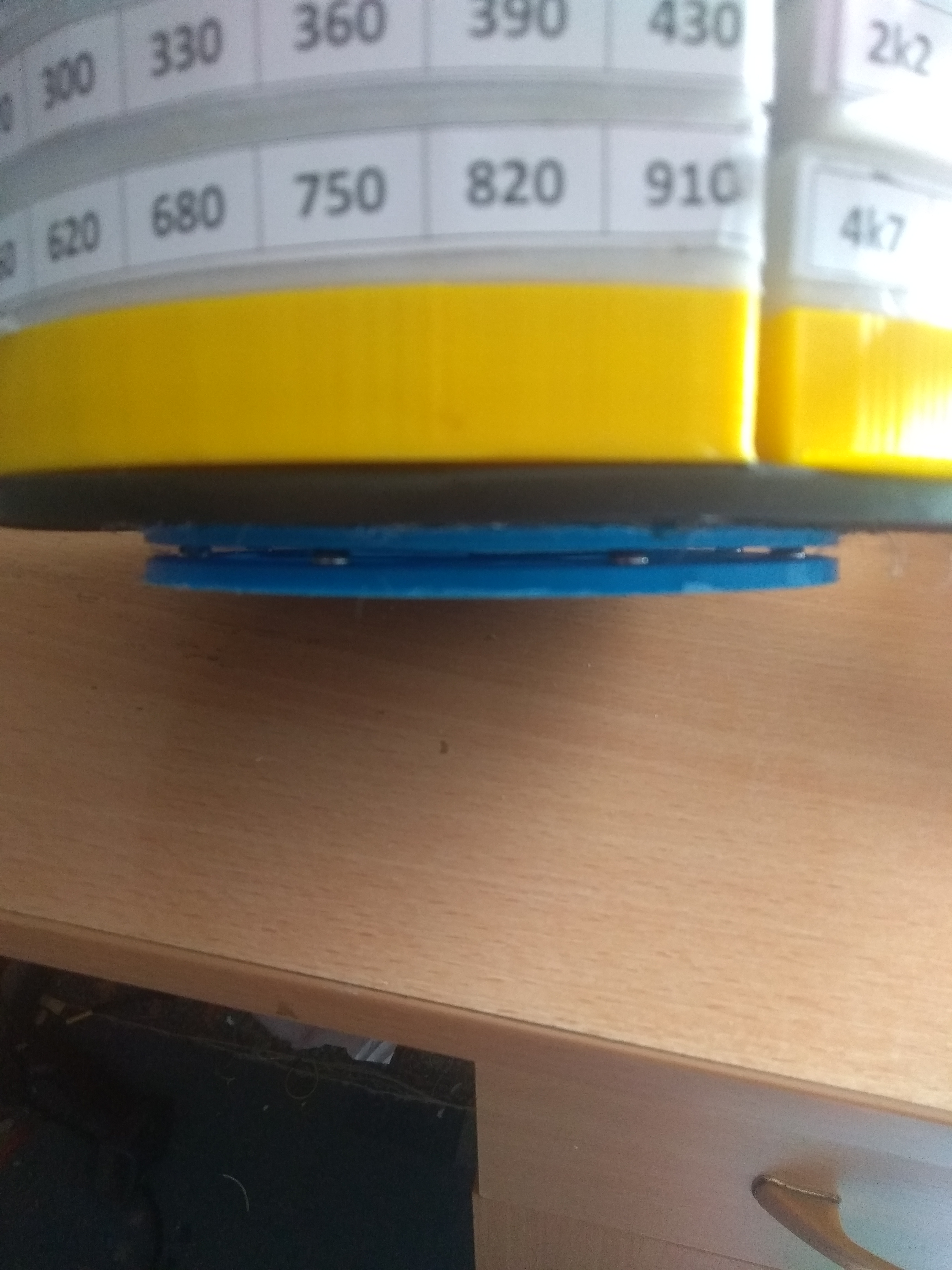 FD Plast bobinlerden yapılmış radyo bileşenleri için düzenleyici (Plastik Aparattır!!!)