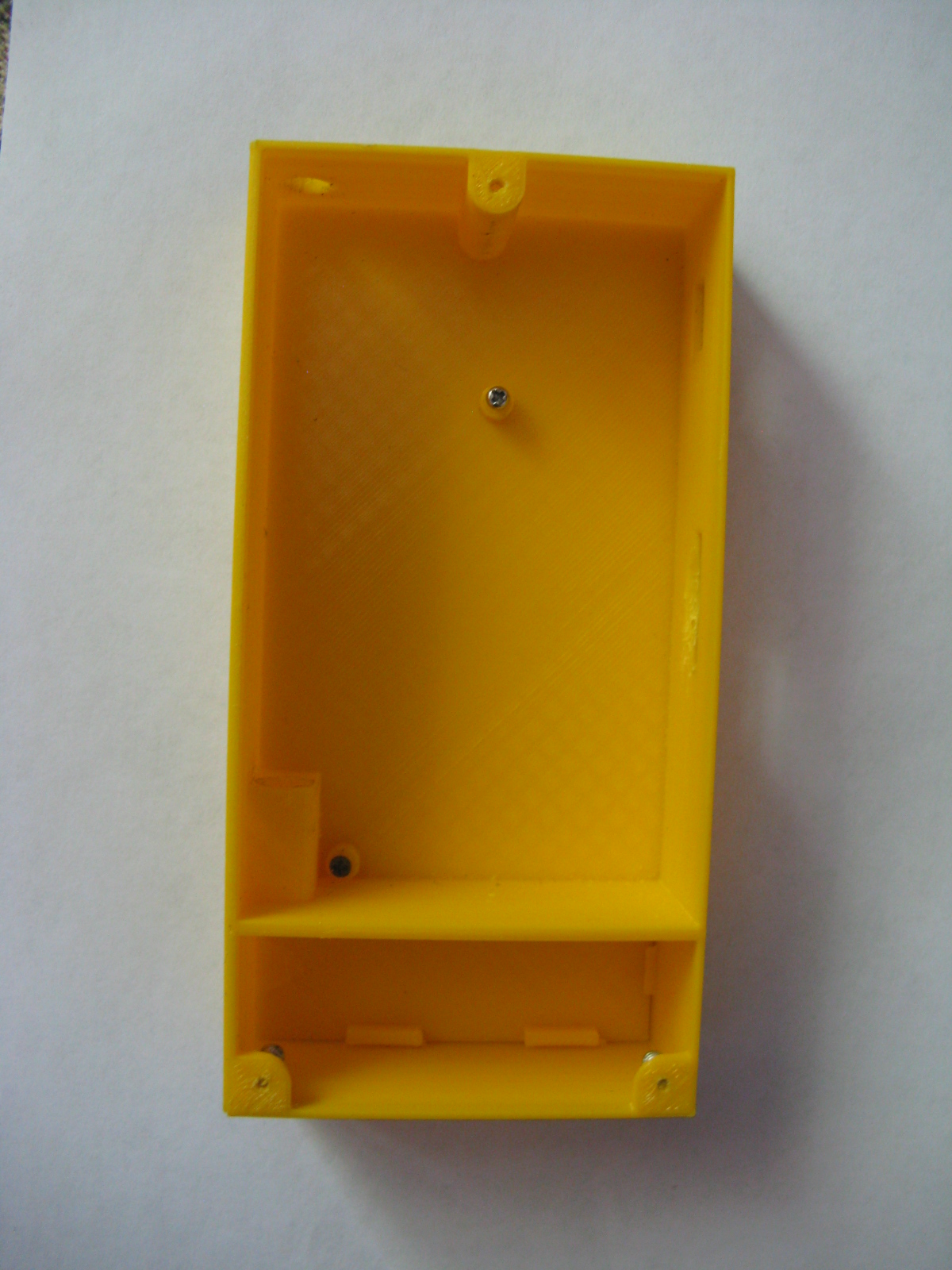 Radyo muhafazası (Plastik Aparattır!!!)