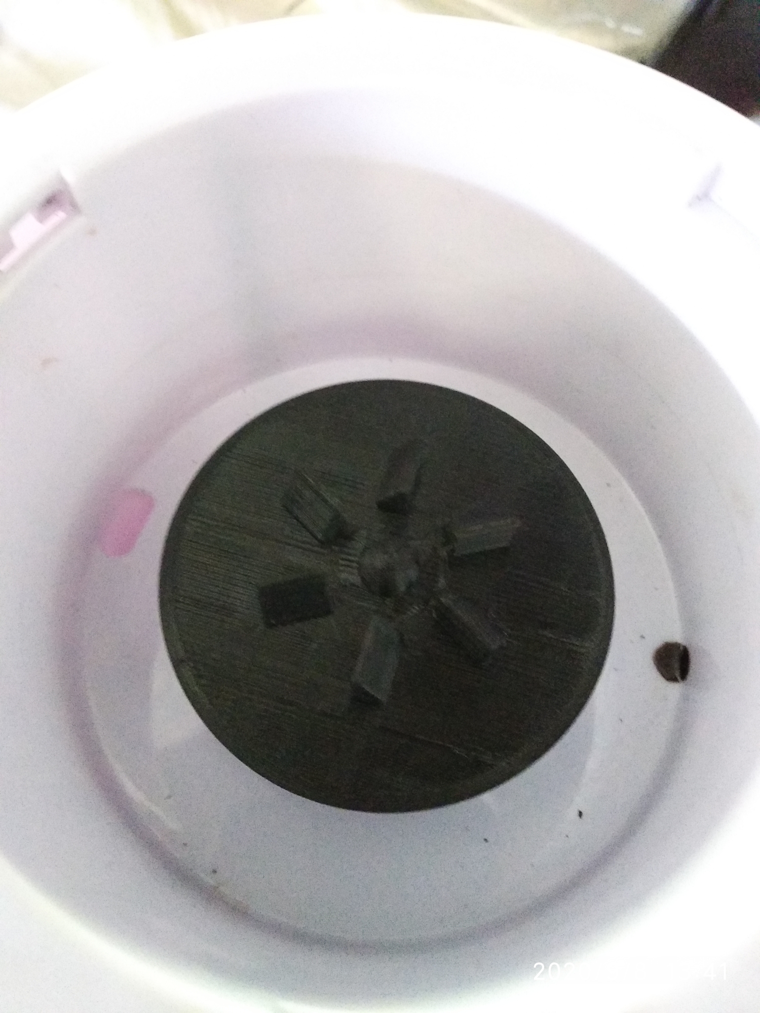 Bir karıştırıcı üzerinde nozul. (Plastik Aparattır!!!) Bir karıştırıcı üzerinde nozul. (Plastik Aparattır!!!)