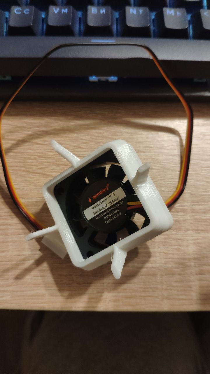 Fan STAND 40 mm, ekran kartını soğutmak için (Plastik Aparattır!!!)