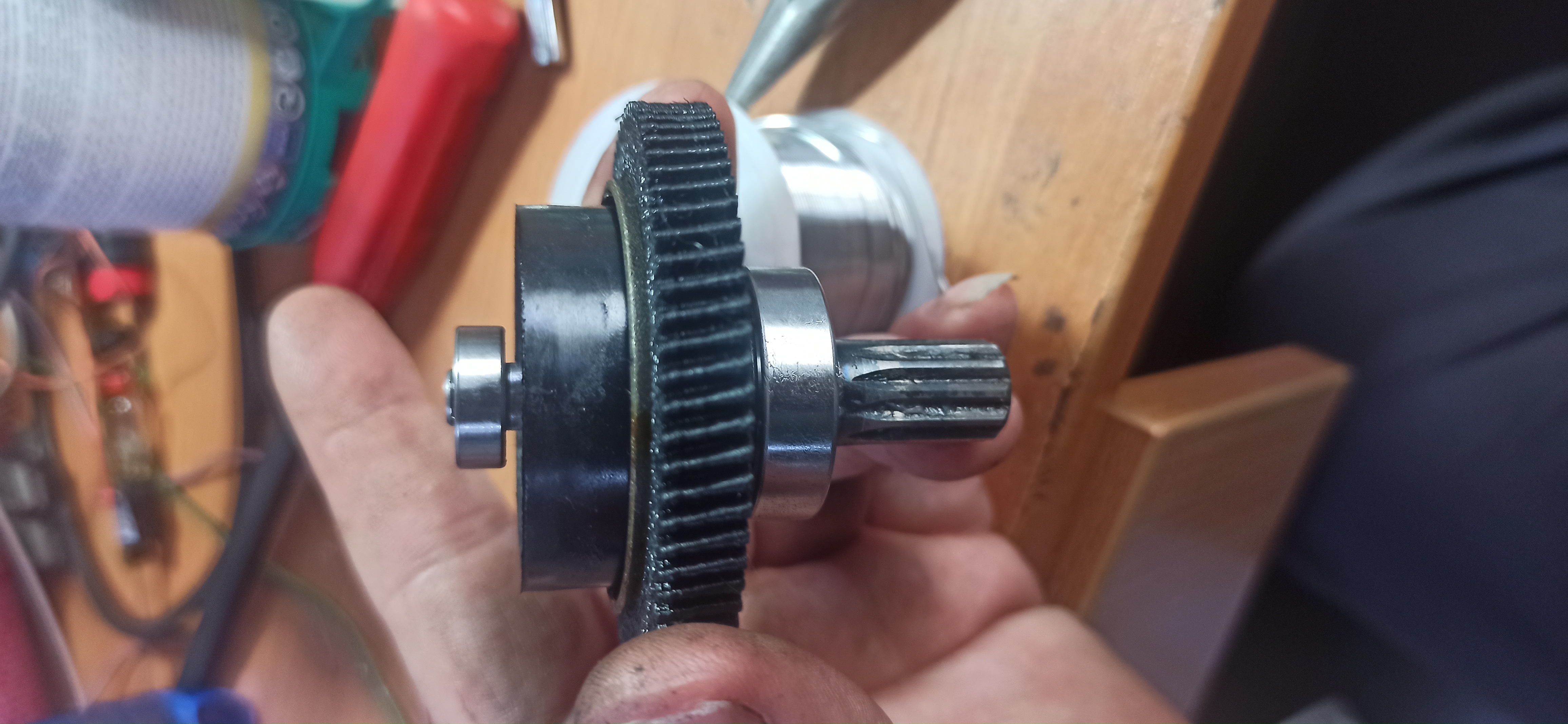 Toyota coaster minibüsün kapısının solucan kapanış mekanizmasının dişlisi (Plastik Aparattır!!!)