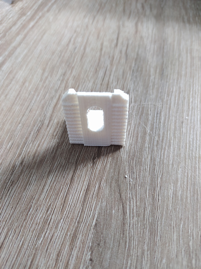 Zake'nin kapısının boofer (G şeklindeki) Lada, 8450031925 (Plastik Aparattır!!!)