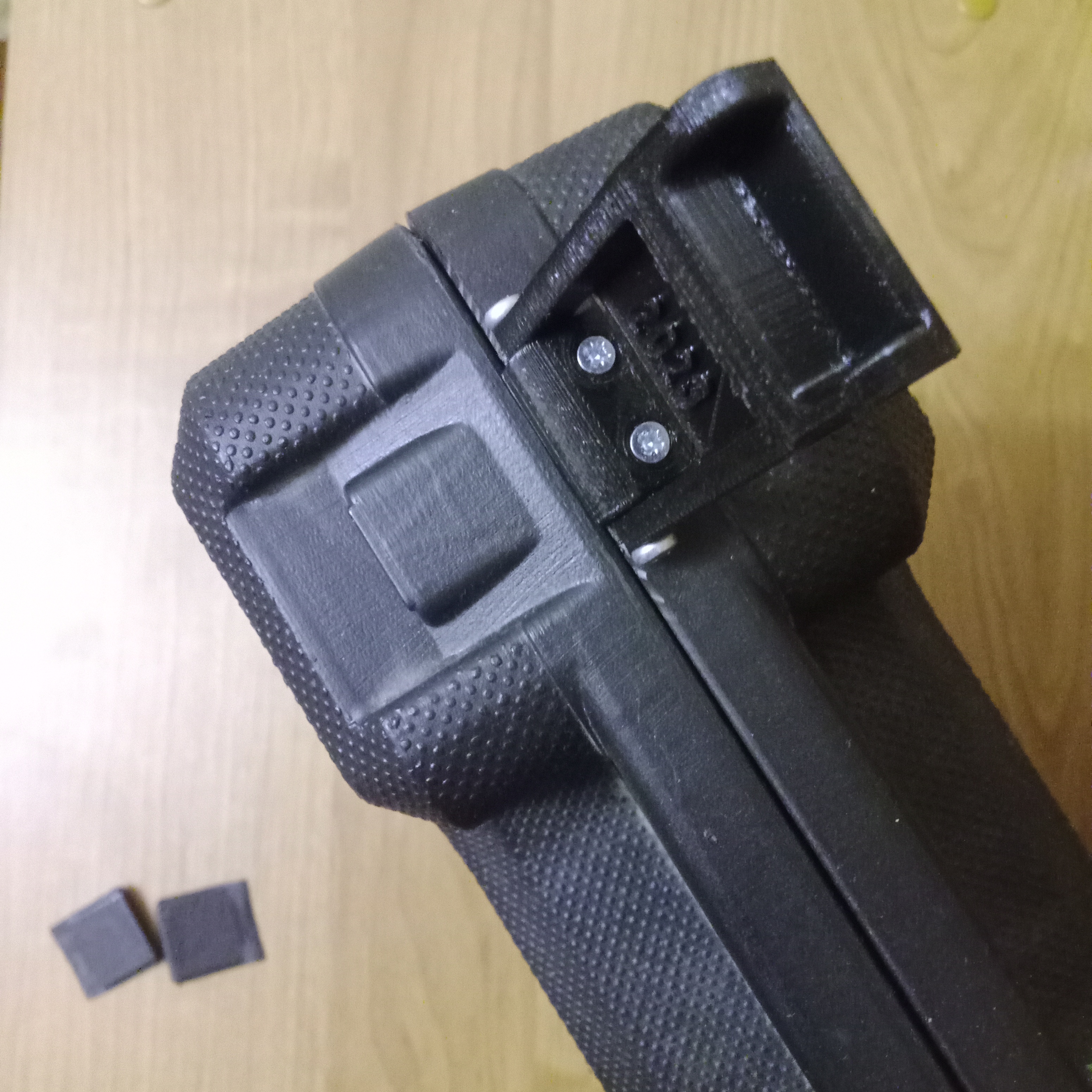 Plastik bir tornavida kasasının kaleleri. (Plastik Aparattır!!!)