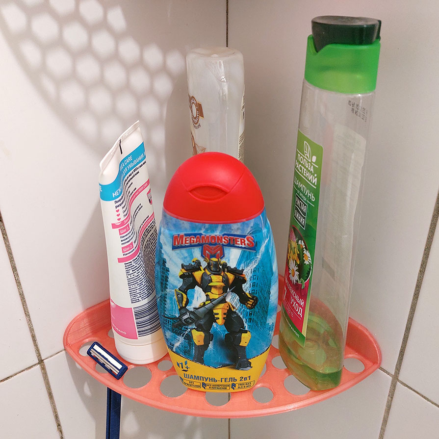 Banyoda Köşe Alayları (Plastik Aparattır!!!)