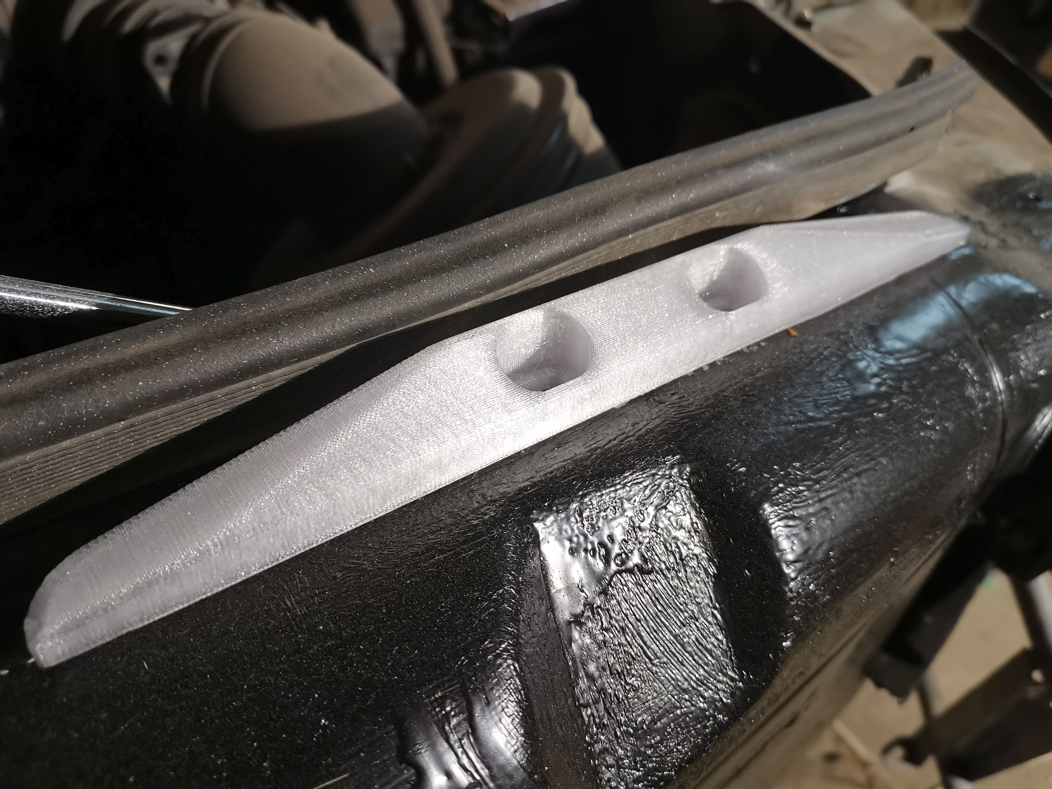 UAZ-Patriot çamurluk için montaj şeridi (3163-8404340) (Plastik Aparattır!!!)
