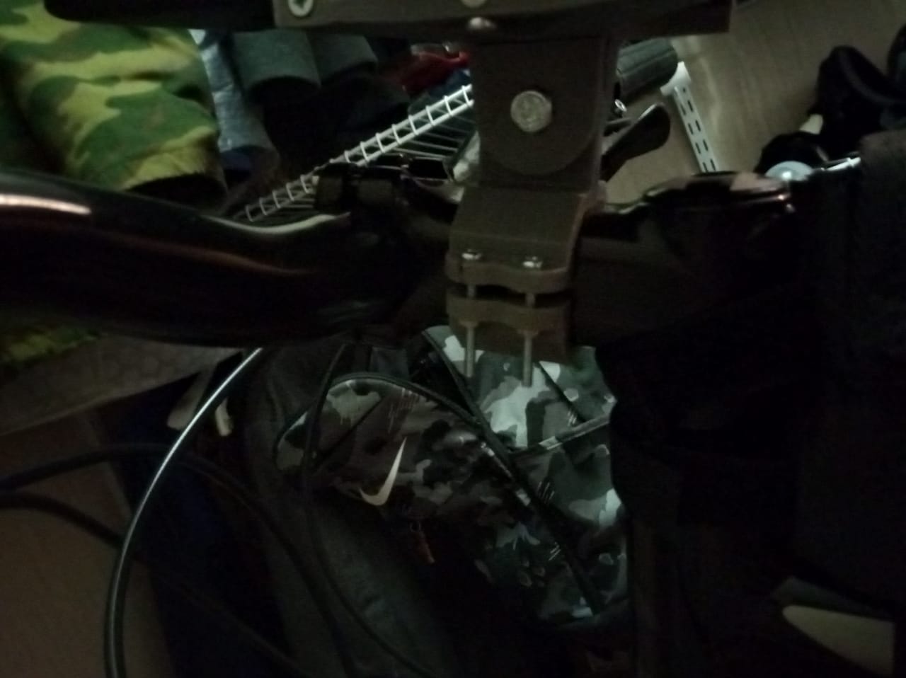 XIAOMI mi max 2 akıllı telefonu bisiklet gidon boğazına sabitleme. (Plastik Aparattır!!!)