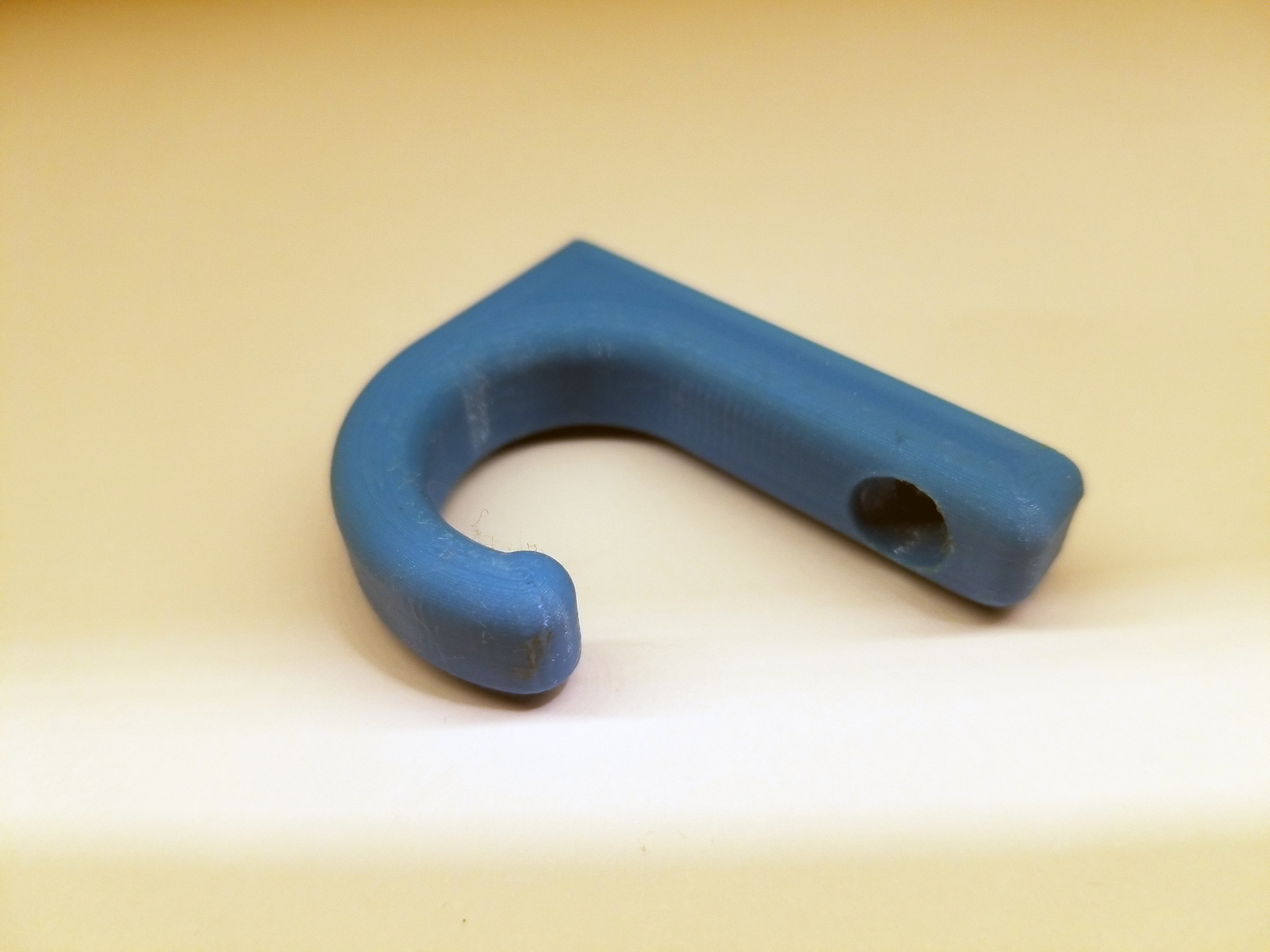 Bir askı için basit bir kanca, sadece değil. (Plastik Aparattır!!!)