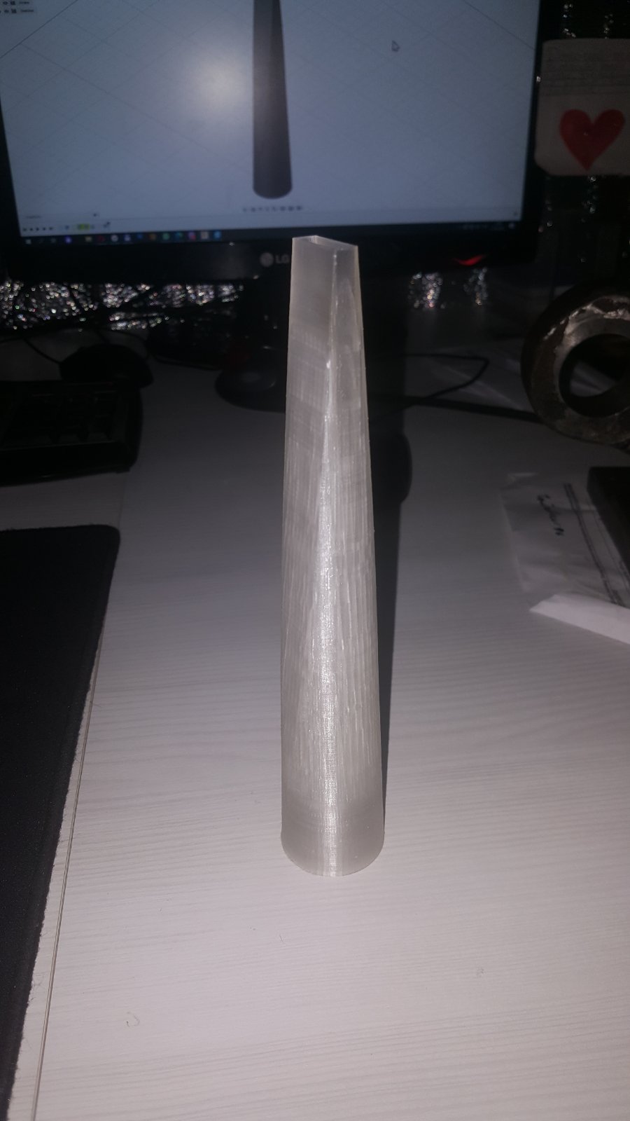 Uzun bir burun ile bir elektrikli süpürgede sürün (Plastik Aparattır!!!)