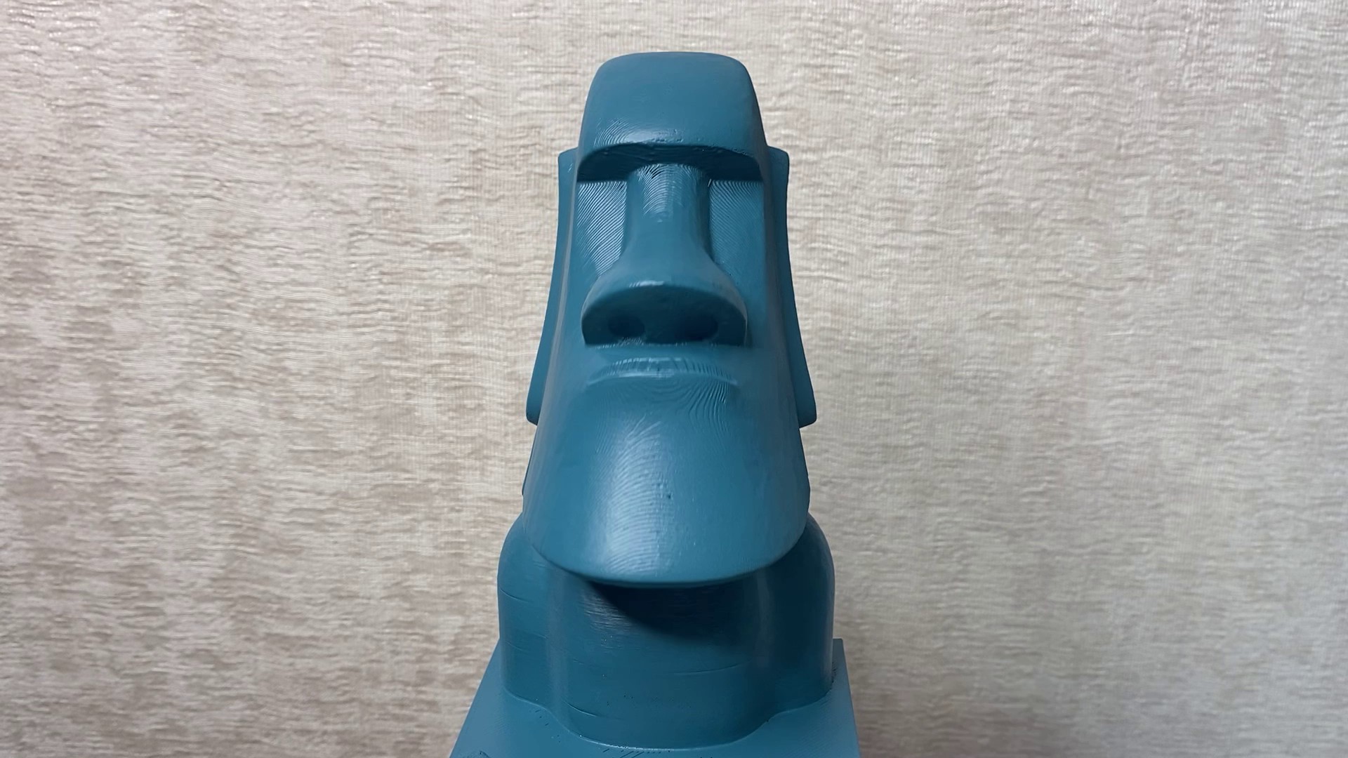 Moai başını sallıyor (Plastik Aparattır!!!)